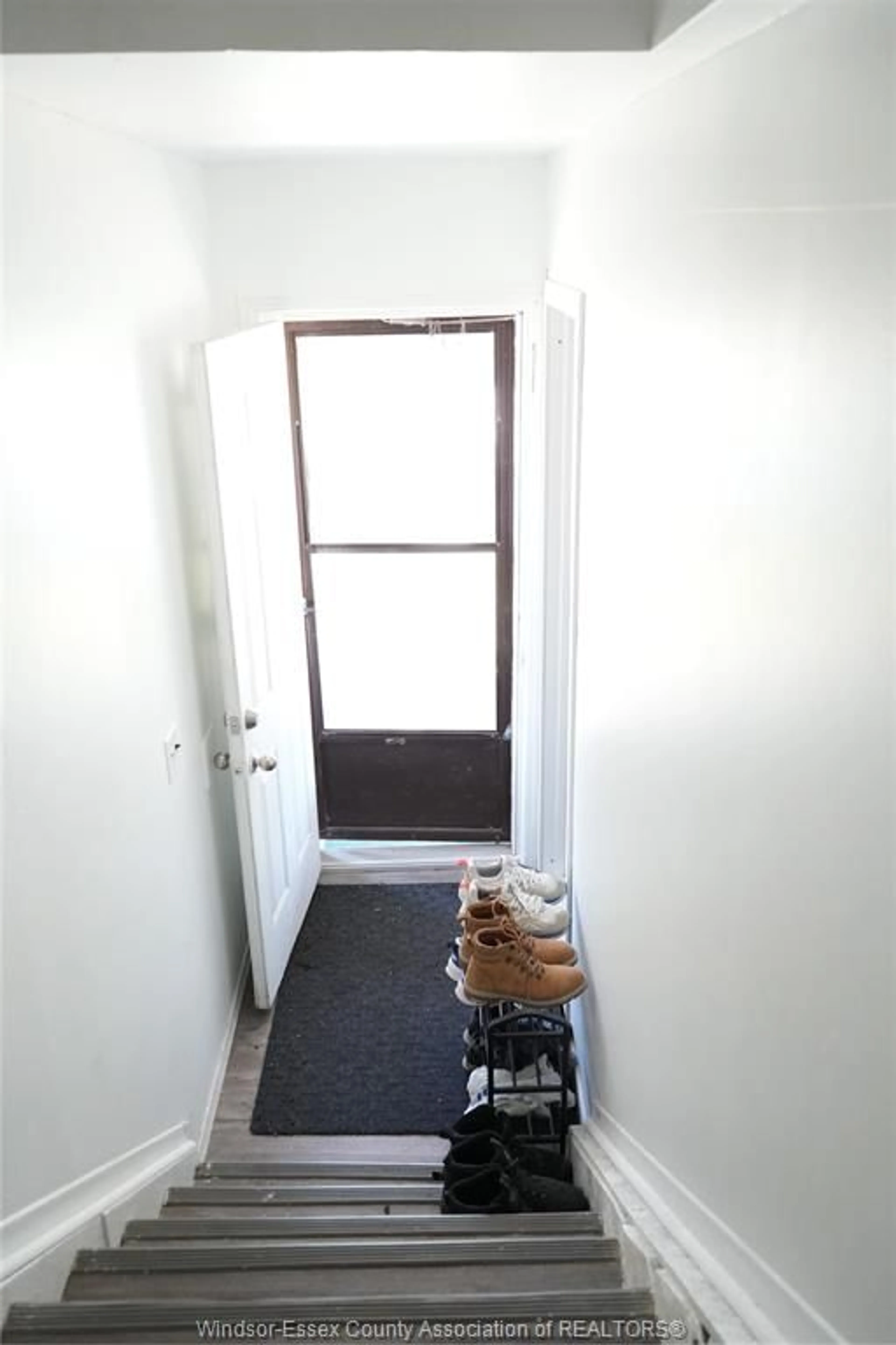 A pic of a room for 382 Langlois Ave, Windsor Ontario N9A 2G1