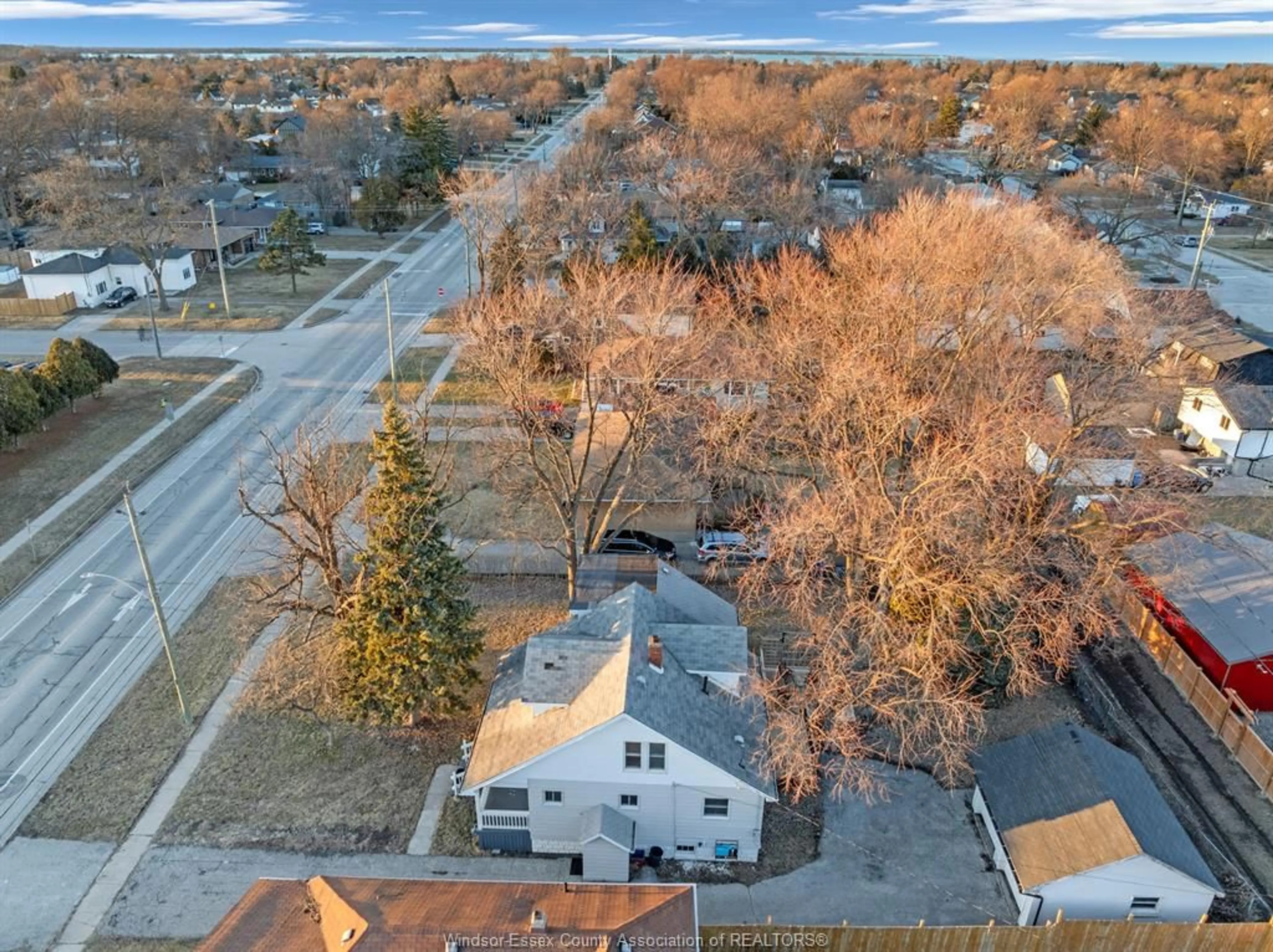 A pic from outside/outdoor area/front of a property/back of a property/a pic from drone, street for 630 LESPERANCE Rd, Tecumseh Ontario N8N 1W6