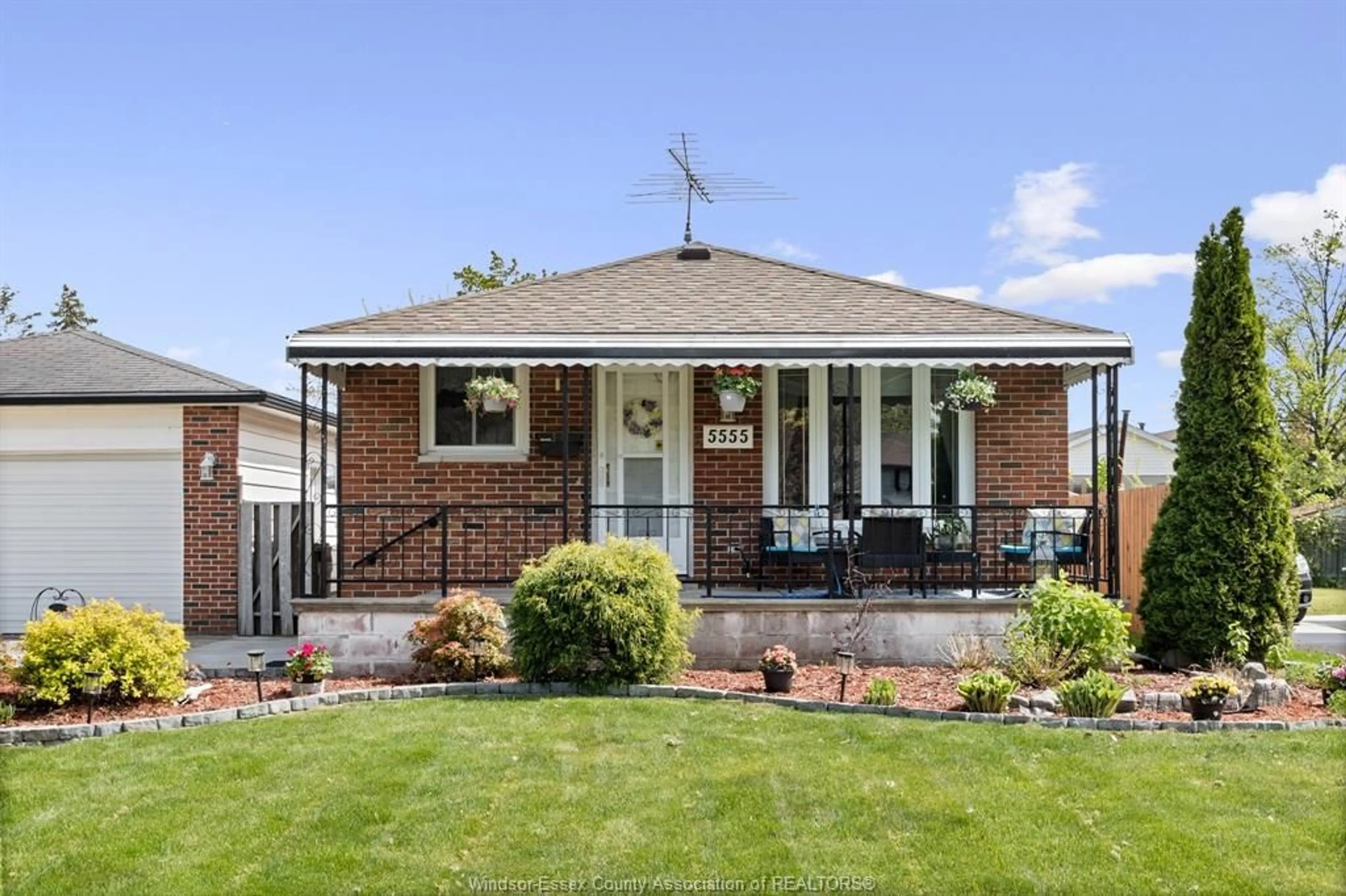 Home with brick exterior material, street for 555 BALDWIN, Windsor Ontario N8T 1L7