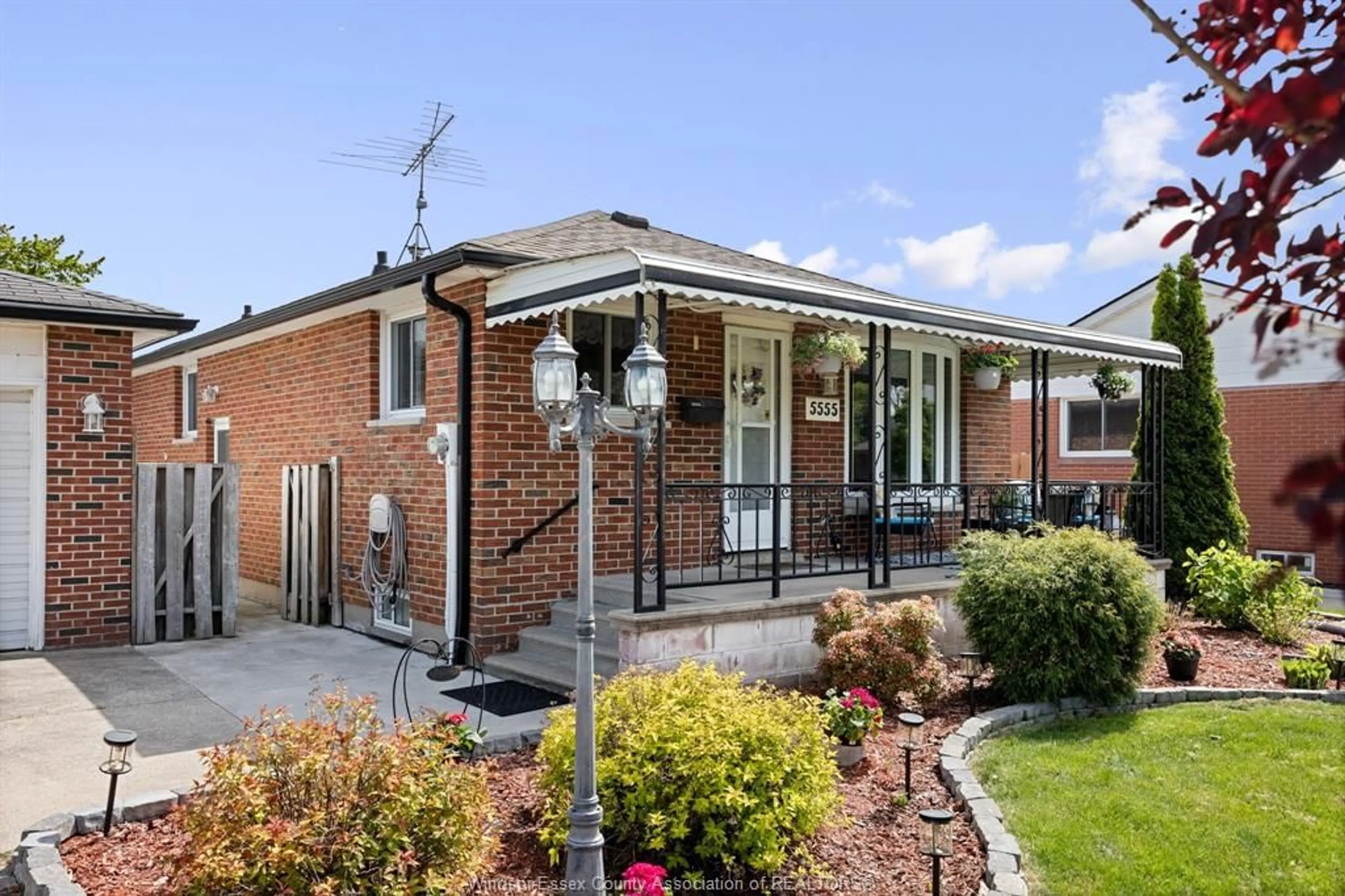 Home with brick exterior material, street for 555 BALDWIN, Windsor Ontario N8T 1L7