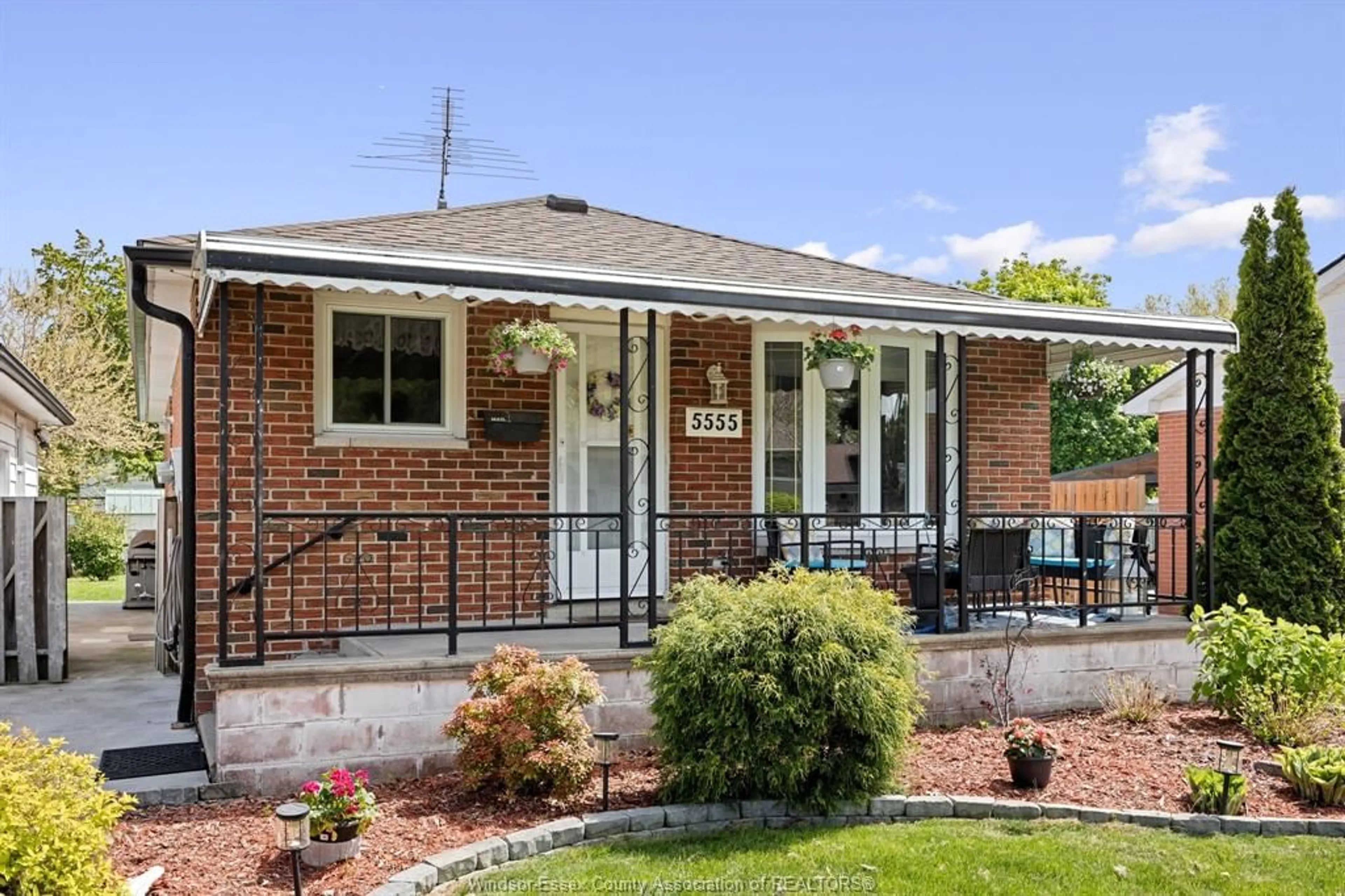 Home with brick exterior material, street for 555 BALDWIN, Windsor Ontario N8T 1L7
