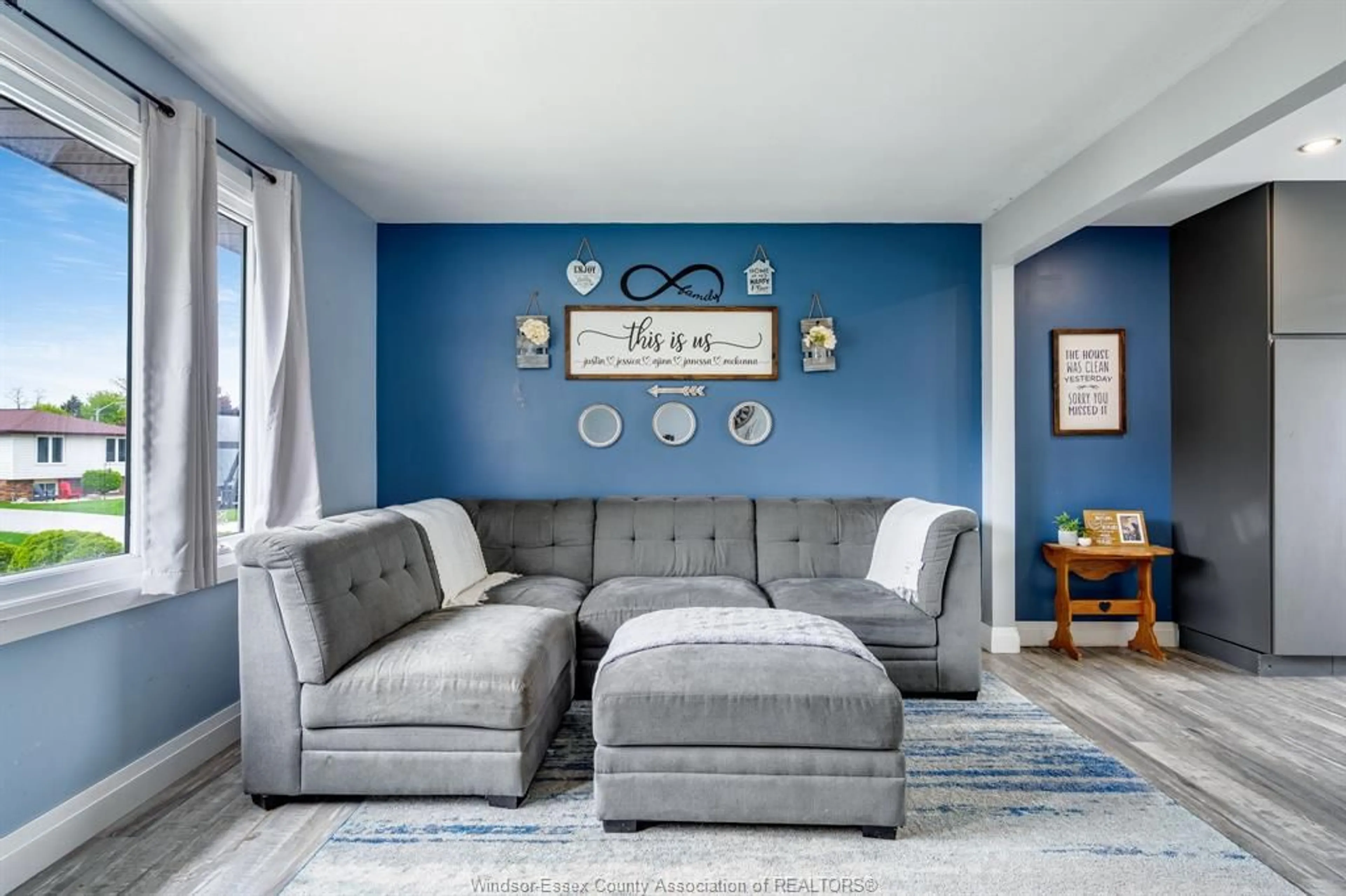 Living room with furniture, unknown for 141 Hill St, Cottam Ontario N0R 1B0