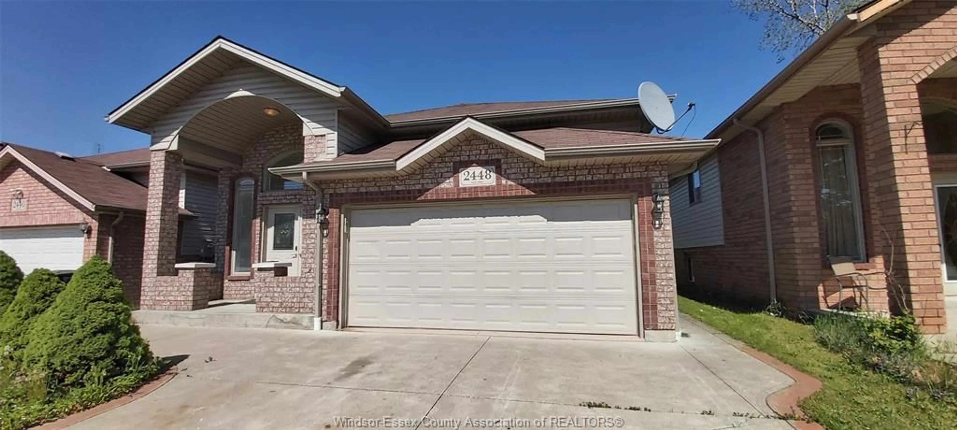 Indoor garage for 2448 ASKIN Ave, Windsor Ontario N9E 4Z1