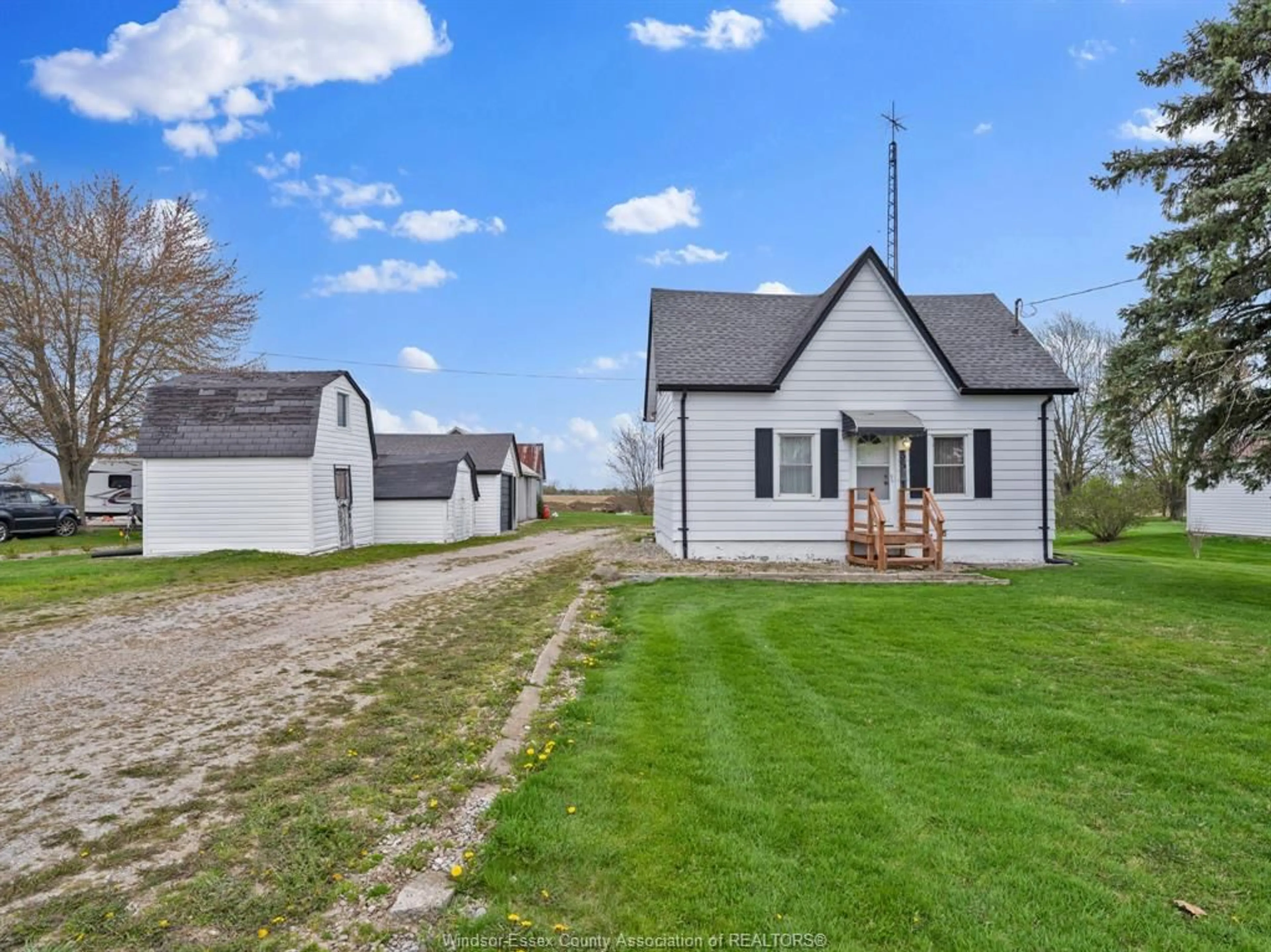 A pic from outside/outdoor area/front of a property/back of a property/a pic from drone, street for 3571 CONCESSION 3 NORTH, Amherstburg Ontario N9V 2Y9