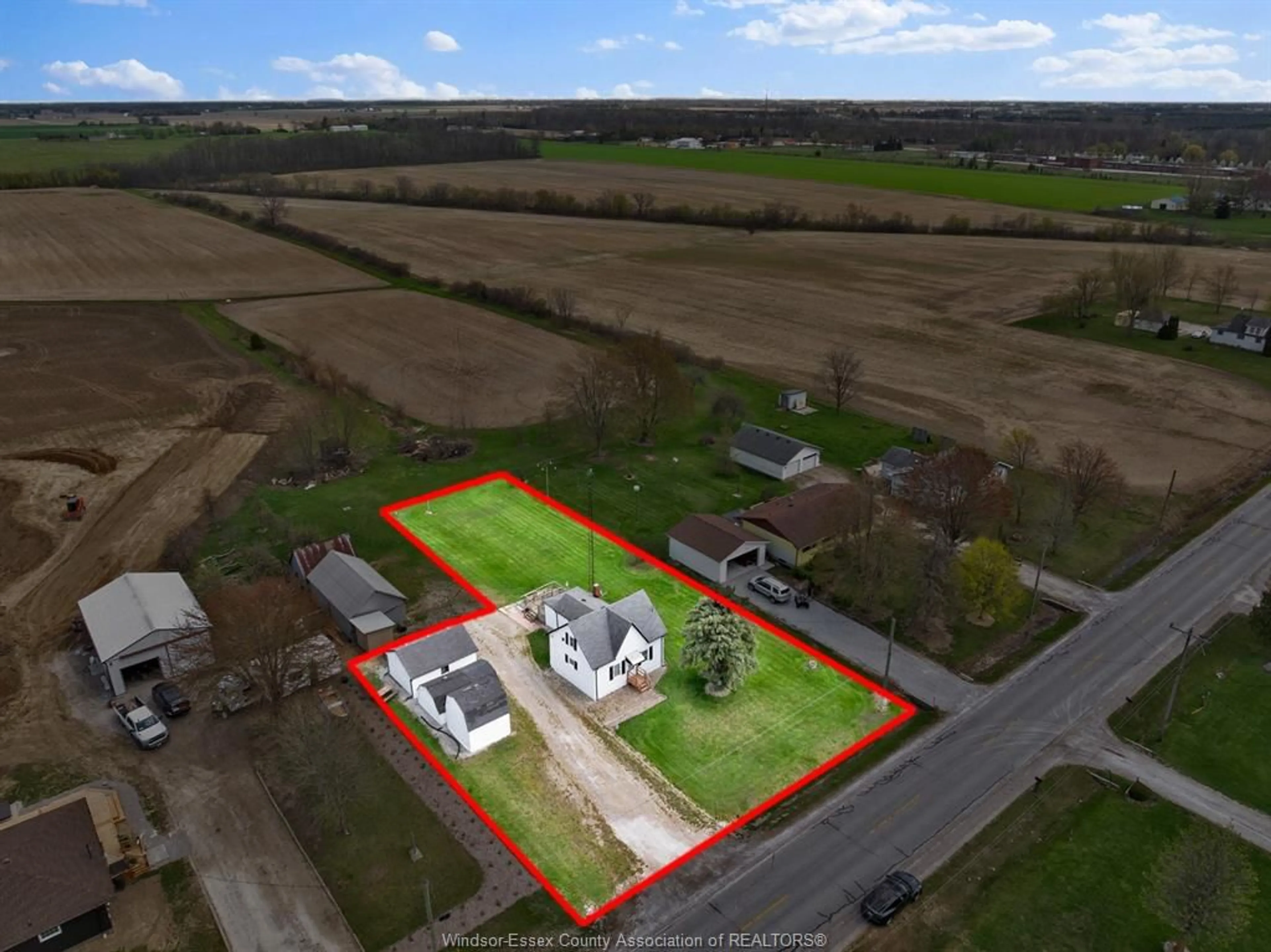 A pic from outside/outdoor area/front of a property/back of a property/a pic from drone, building for 3571 CONCESSION 3 NORTH, Amherstburg Ontario N9V 2Y9