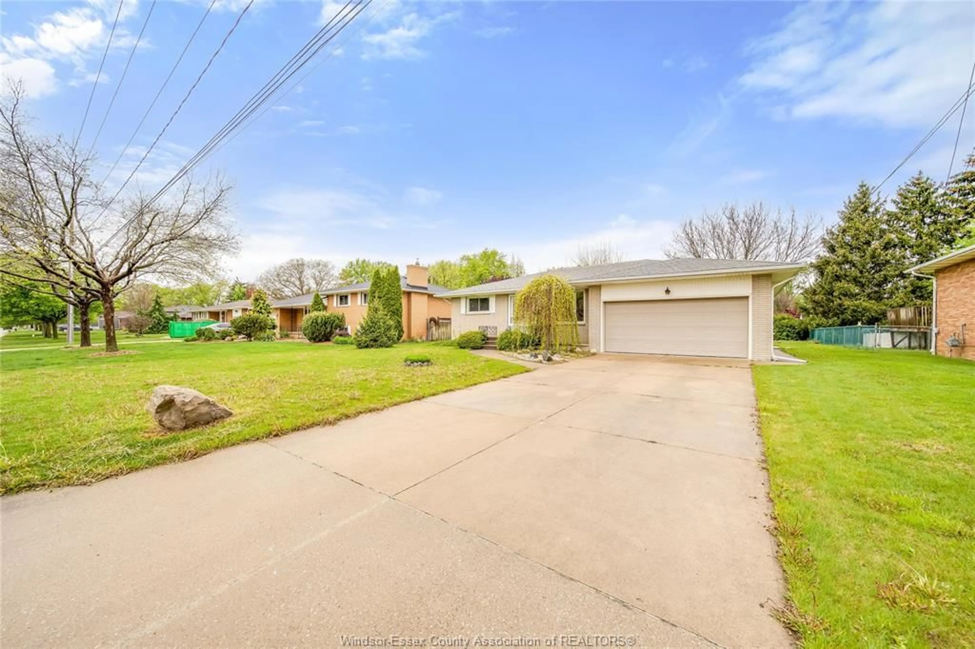 A pic from outside/outdoor area/front of a property/back of a property/a pic from drone, street for 890 WALLACE Ave, Windsor Ontario N9G 2P3