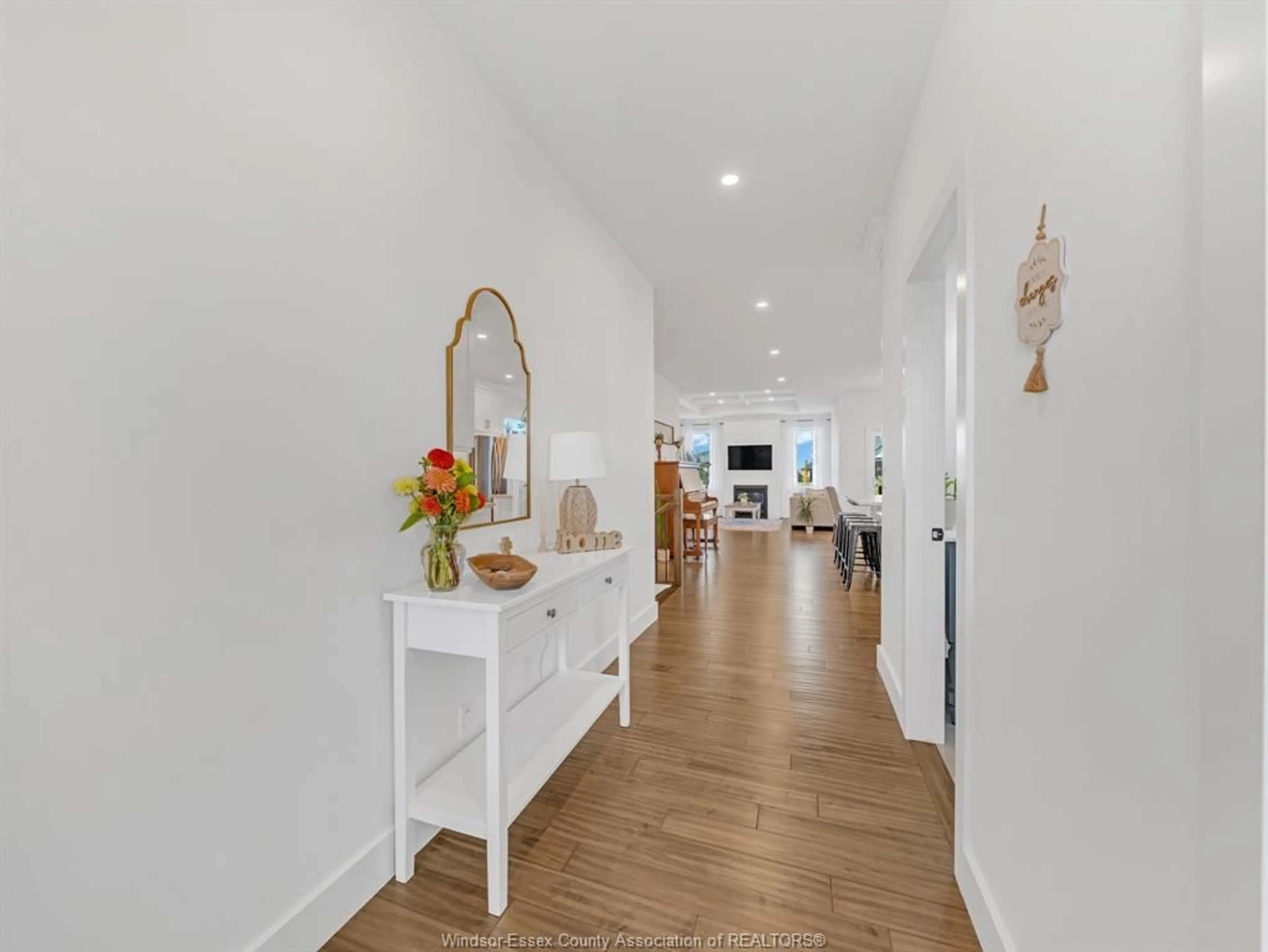 Indoor entryway for 7 Summerville Ave, Leamington Ontario N8H 0C5