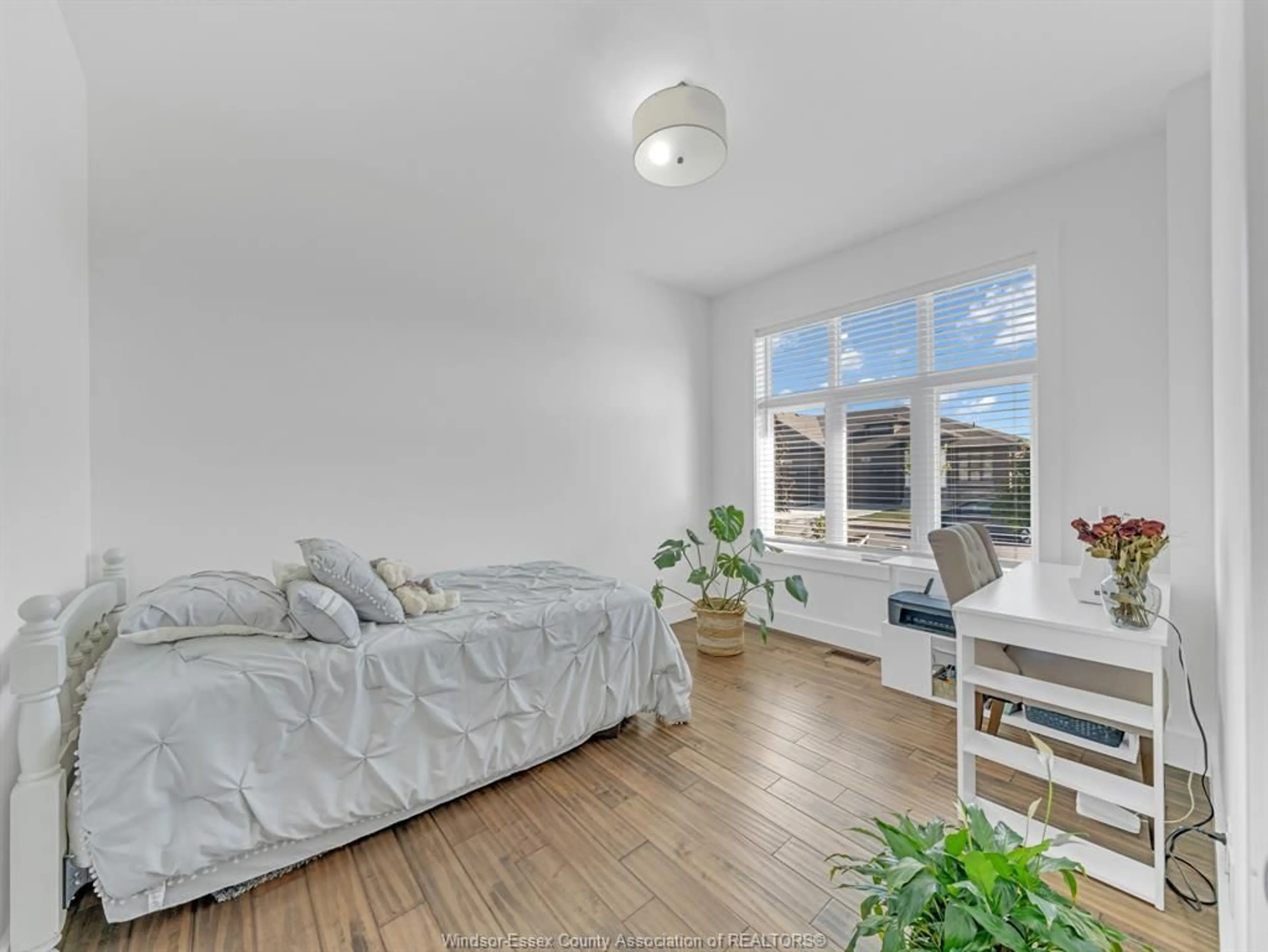 A pic of a room for 7 Summerville Ave, Leamington Ontario N8H 0C5