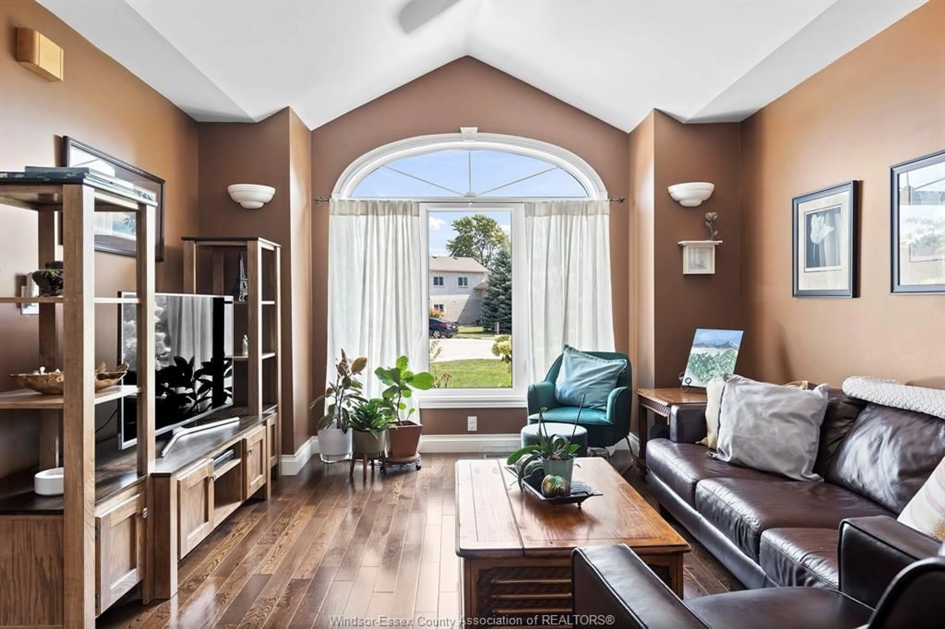 Living room with furniture, unknown for 113 BEACH Crt, Stoney Point Ontario N0R 1N0