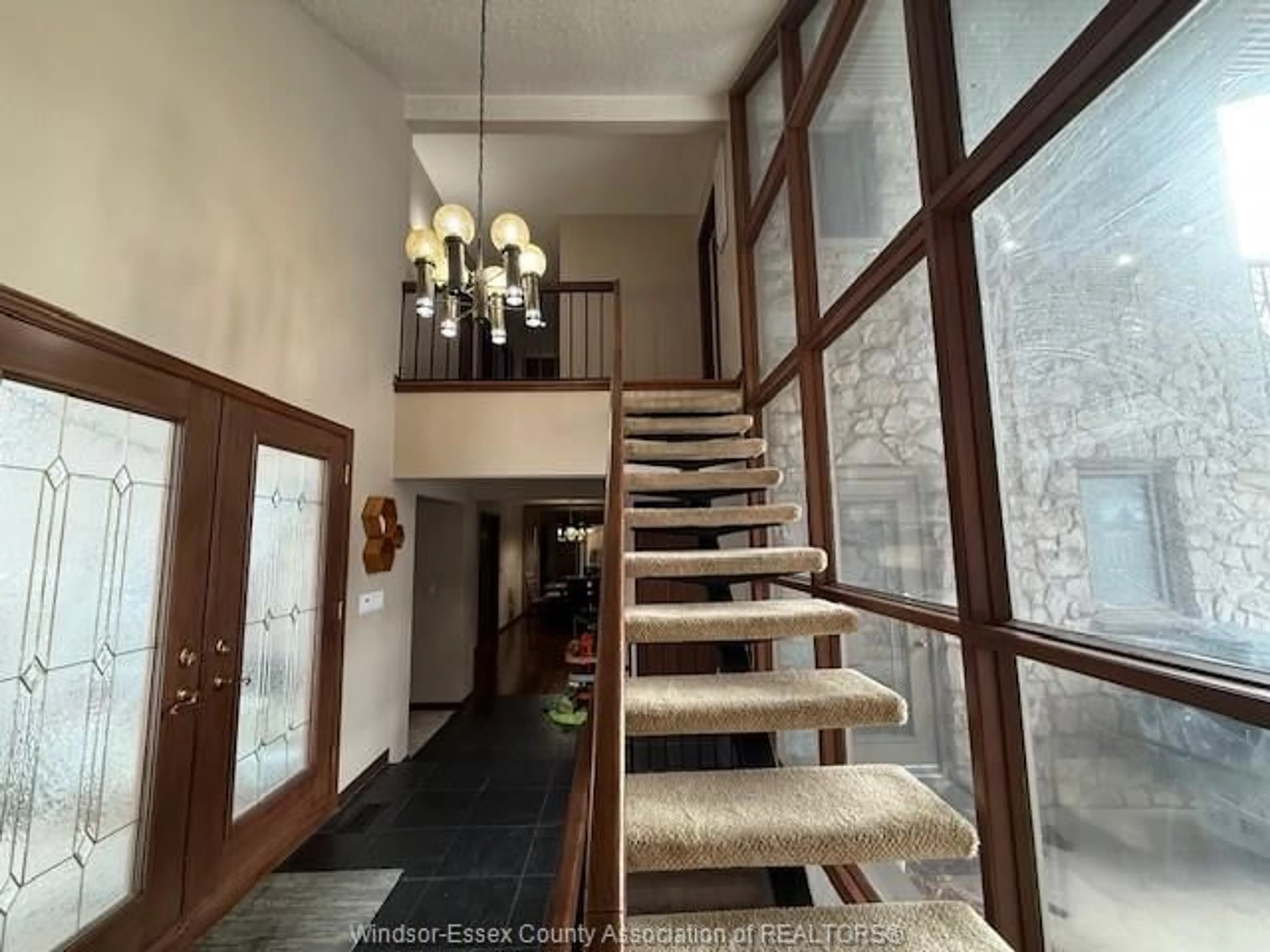 Indoor foyer for 3785 WILCOX, Windsor Ontario N9E 3L1