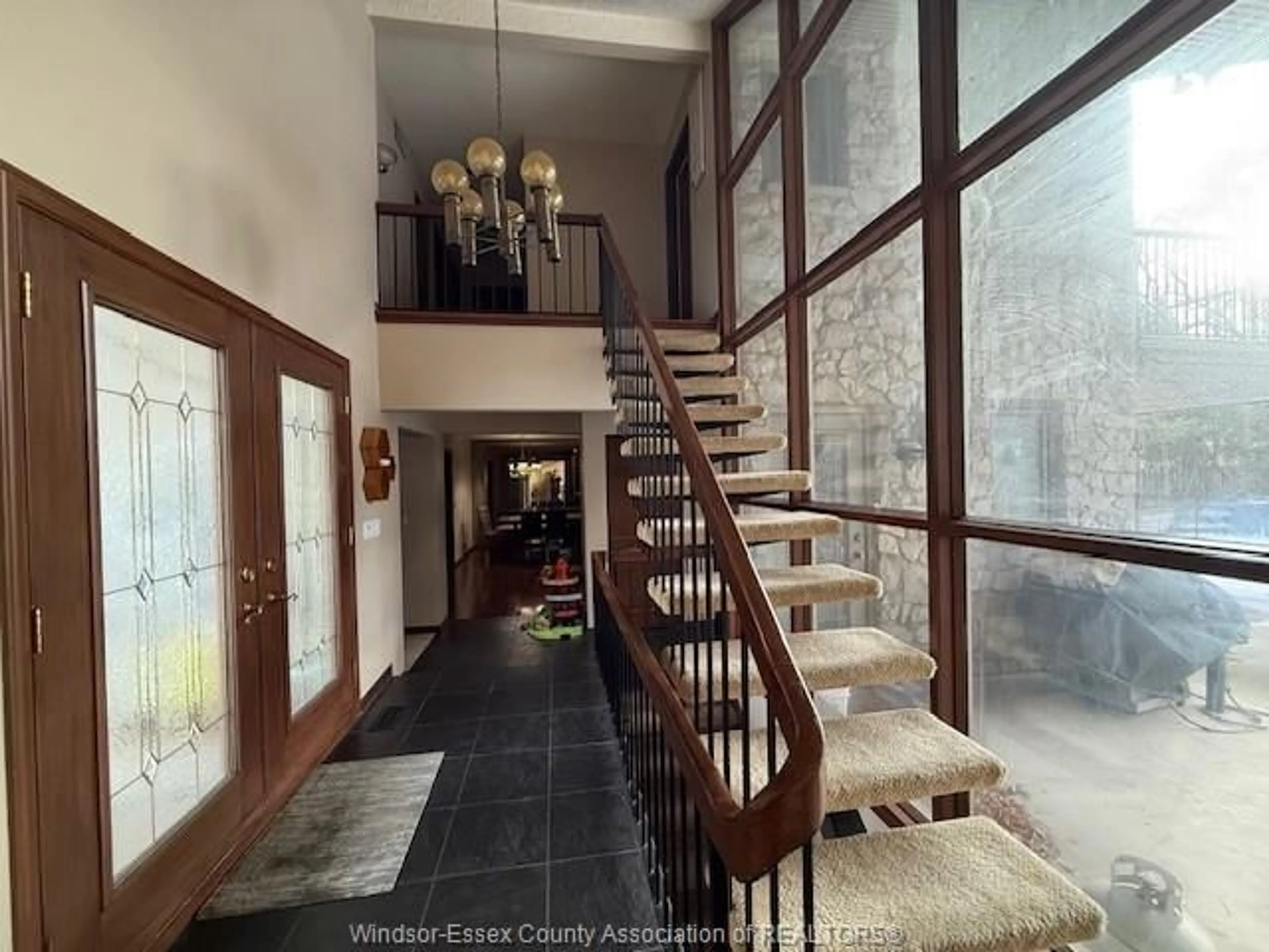 Indoor foyer for 3785 WILCOX, Windsor Ontario N9E 3L1