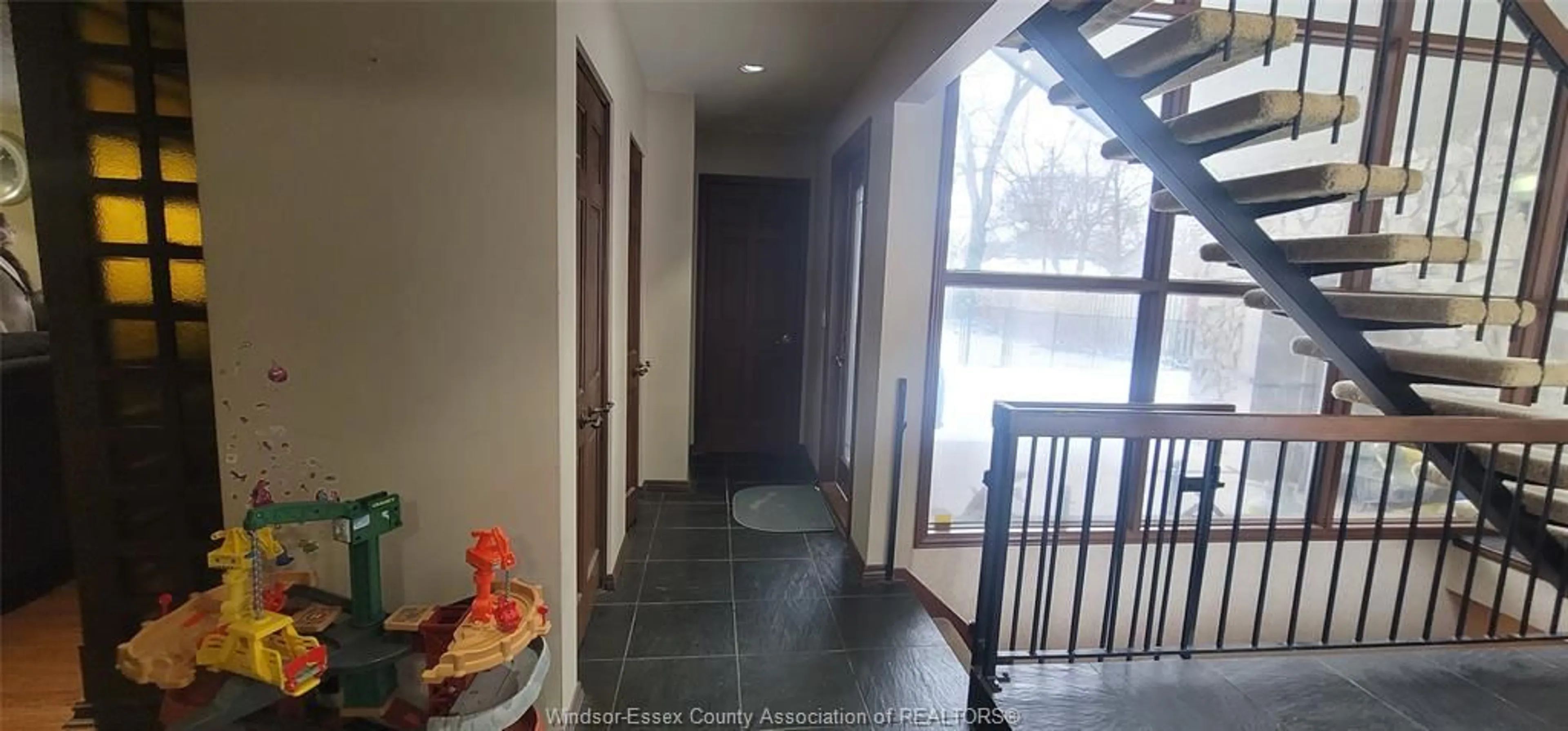 Indoor foyer for 3785 WILCOX, Windsor Ontario N9E 3L1