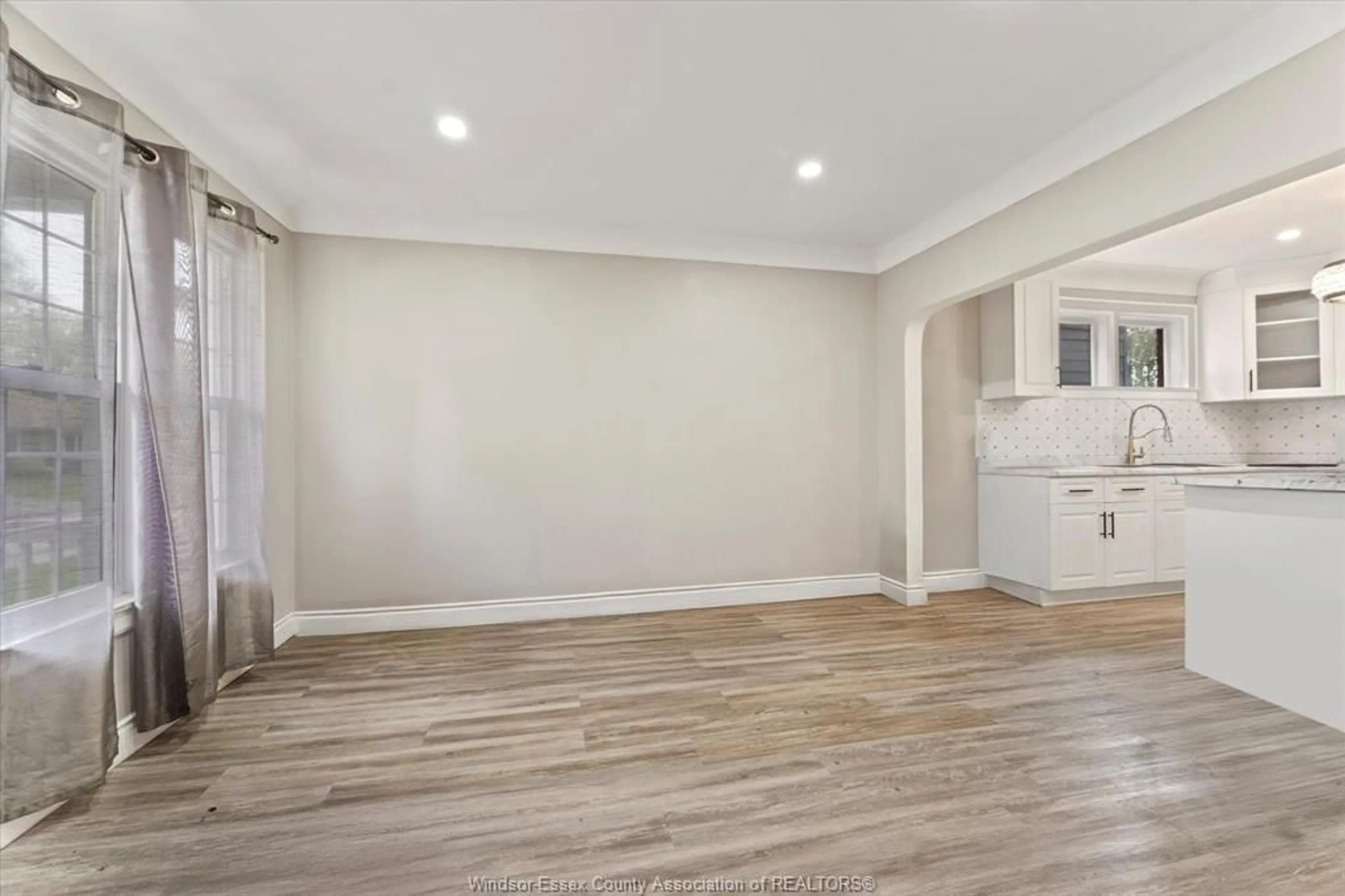A pic of a room for 122 MONTROSE St, Windsor Ontario N8X 1A3
