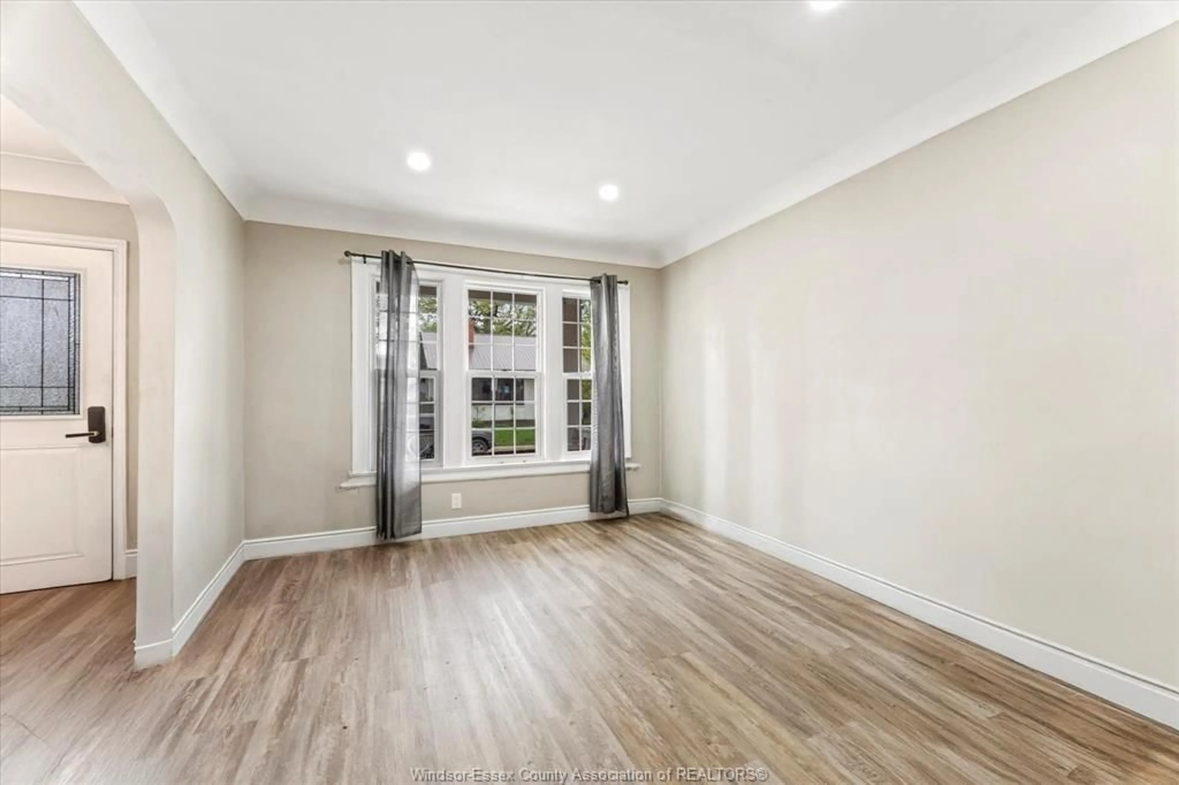 A pic of a room for 122 MONTROSE St, Windsor Ontario N8X 1A3