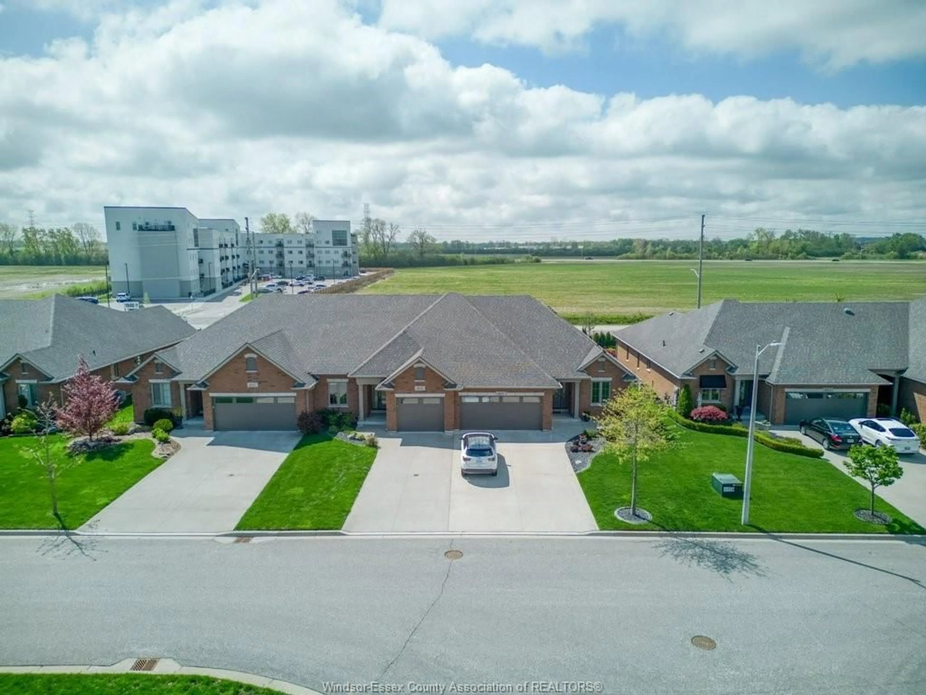 A pic from outside/outdoor area/front of a property/back of a property/a pic from drone, street for 1041 BRANOFF St, LaSalle Ontario N9H 0G5