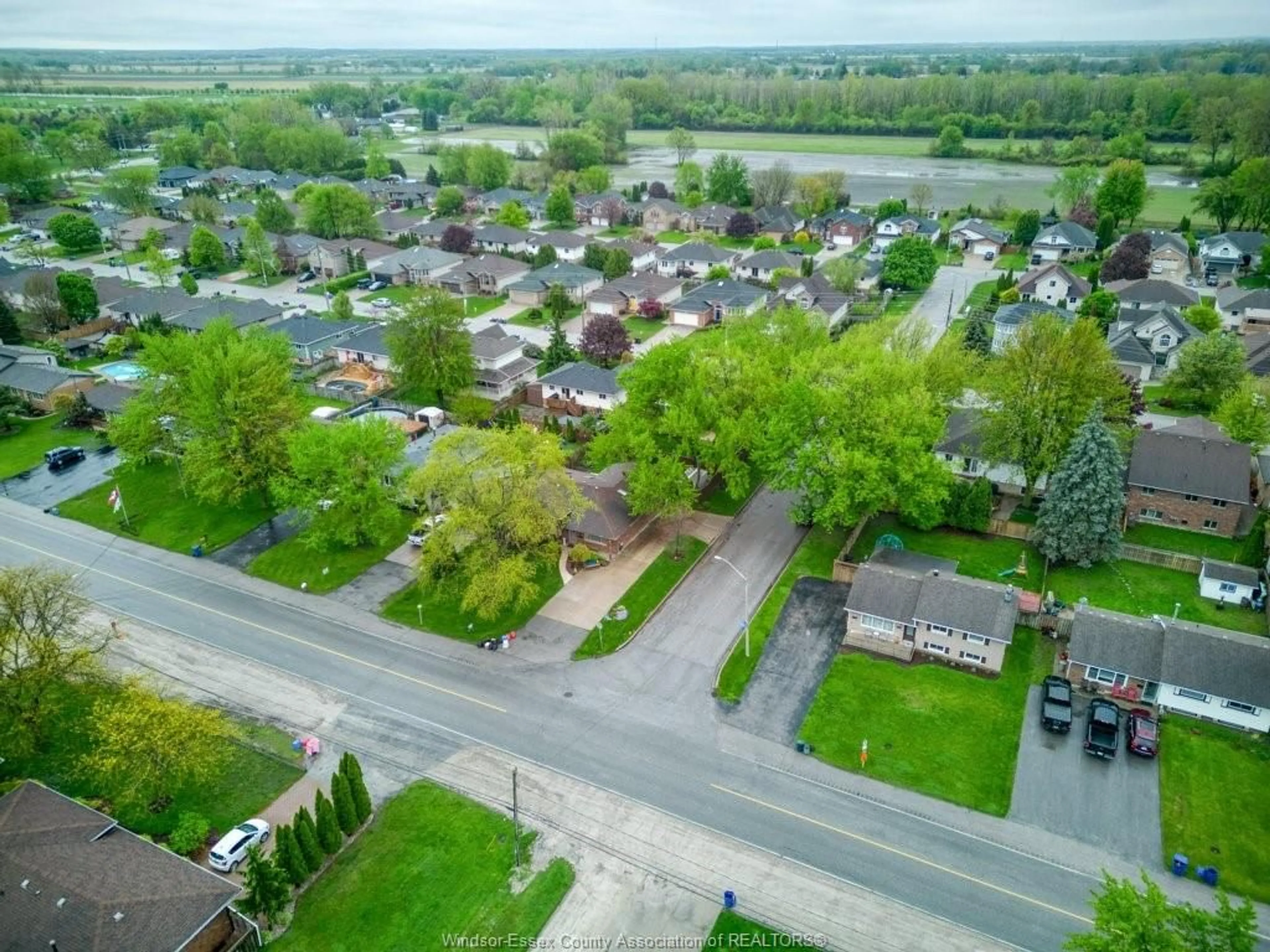 A pic from outside/outdoor area/front of a property/back of a property/a pic from drone, street for 1600 Laurier Dr, LaSalle Ontario N9J 1N5