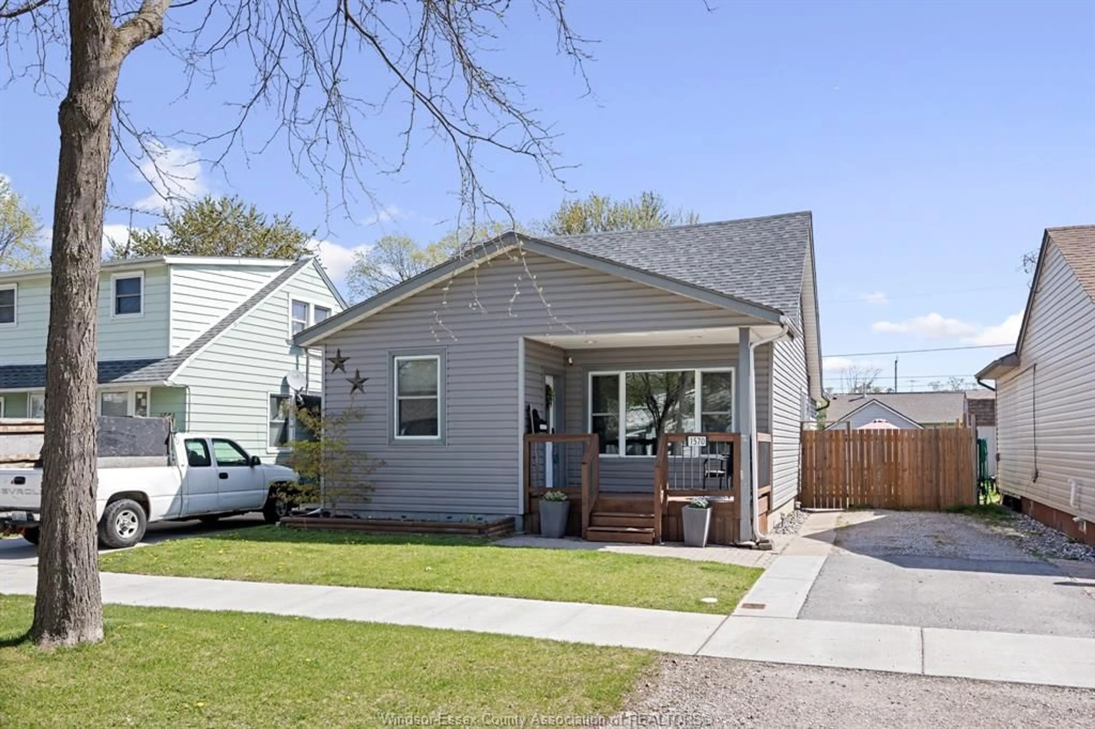 Home with vinyl exterior material, street for 1570 AUBIN Rd, Windsor Ontario N8Y 4G2