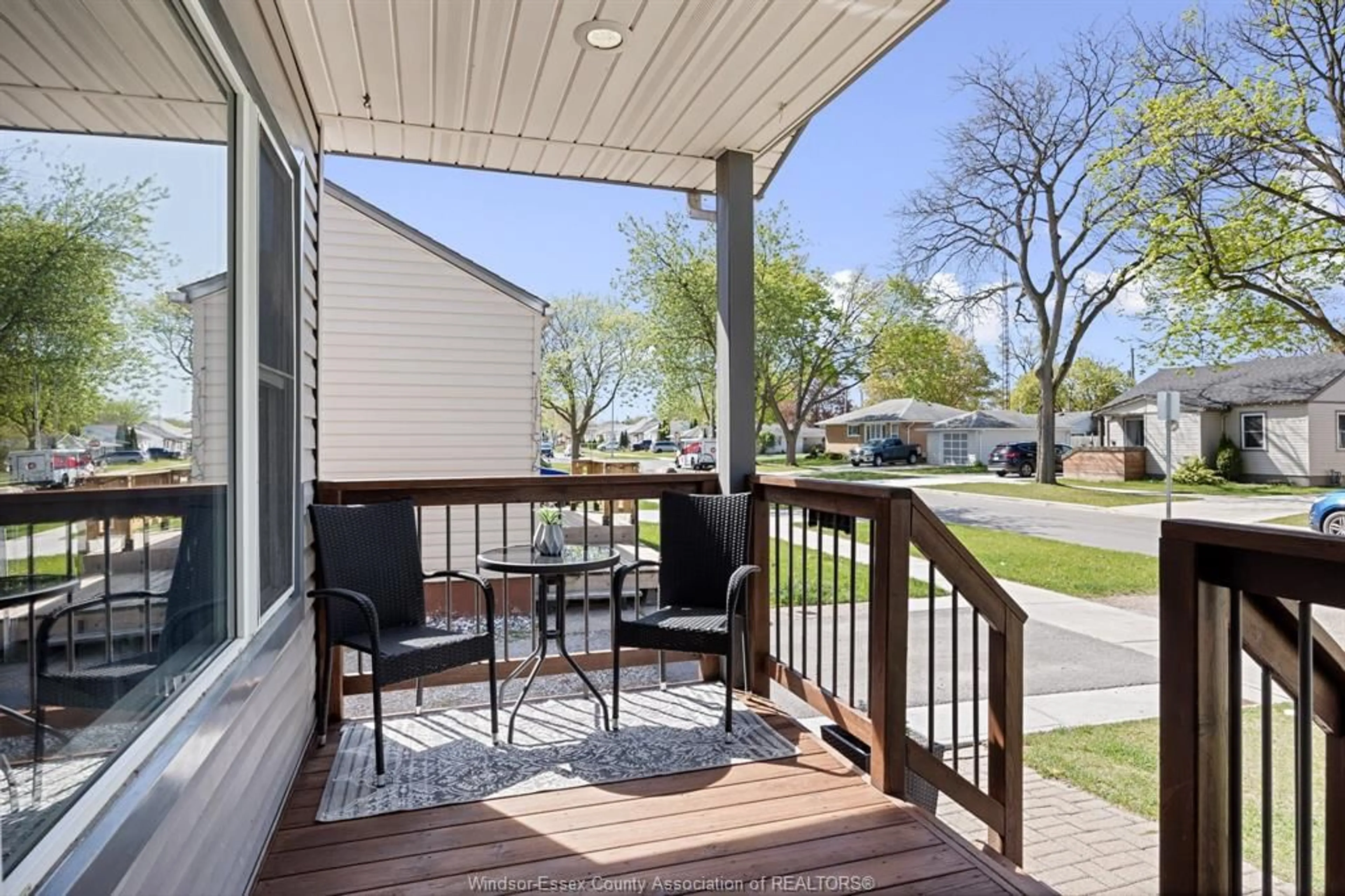 Patio, street for 1570 AUBIN Rd, Windsor Ontario N8Y 4G2