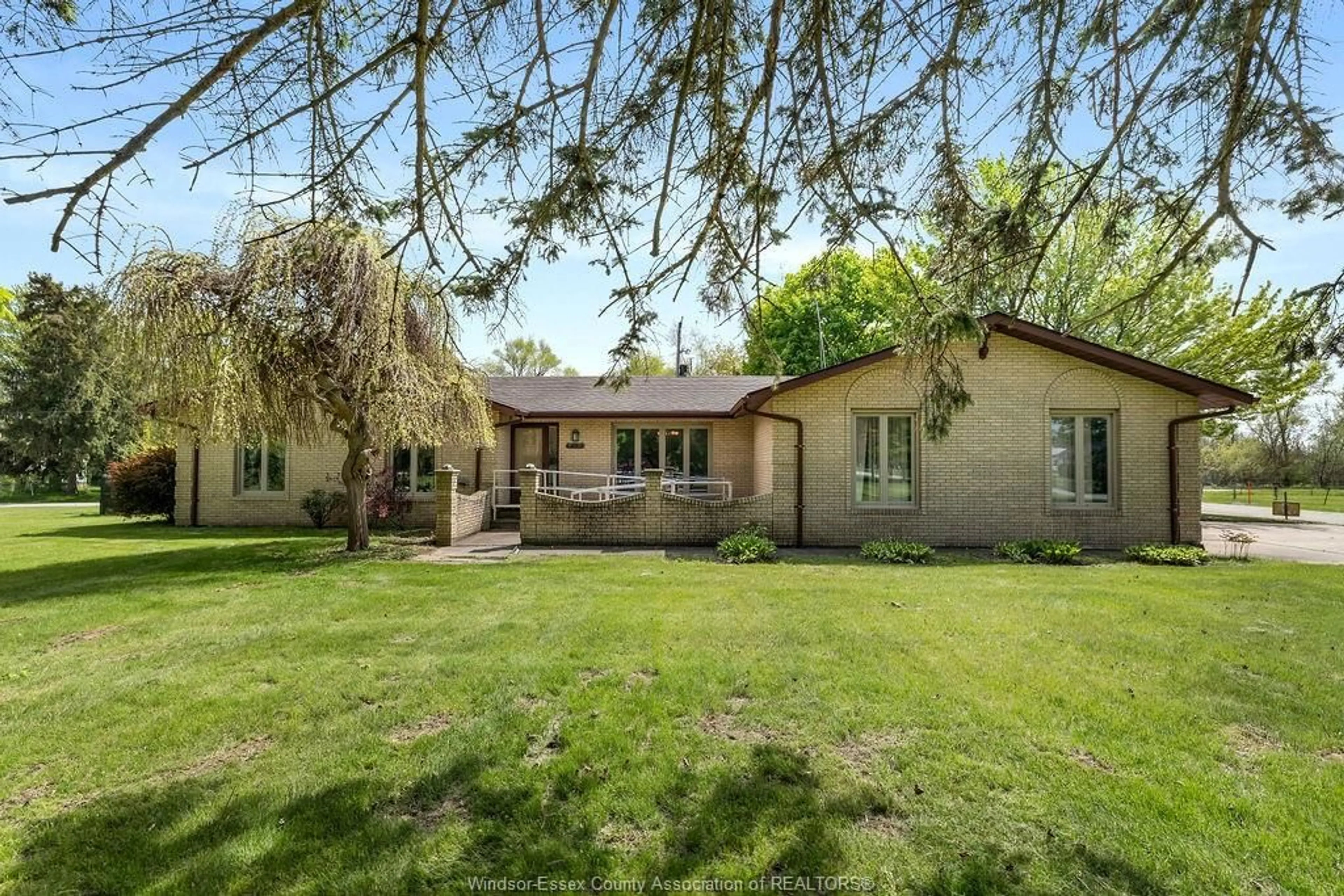 A pic from outside/outdoor area/front of a property/back of a property/a pic from drone, street for 1459 RIDGE Rd, Harrow Ontario N0R 1G0