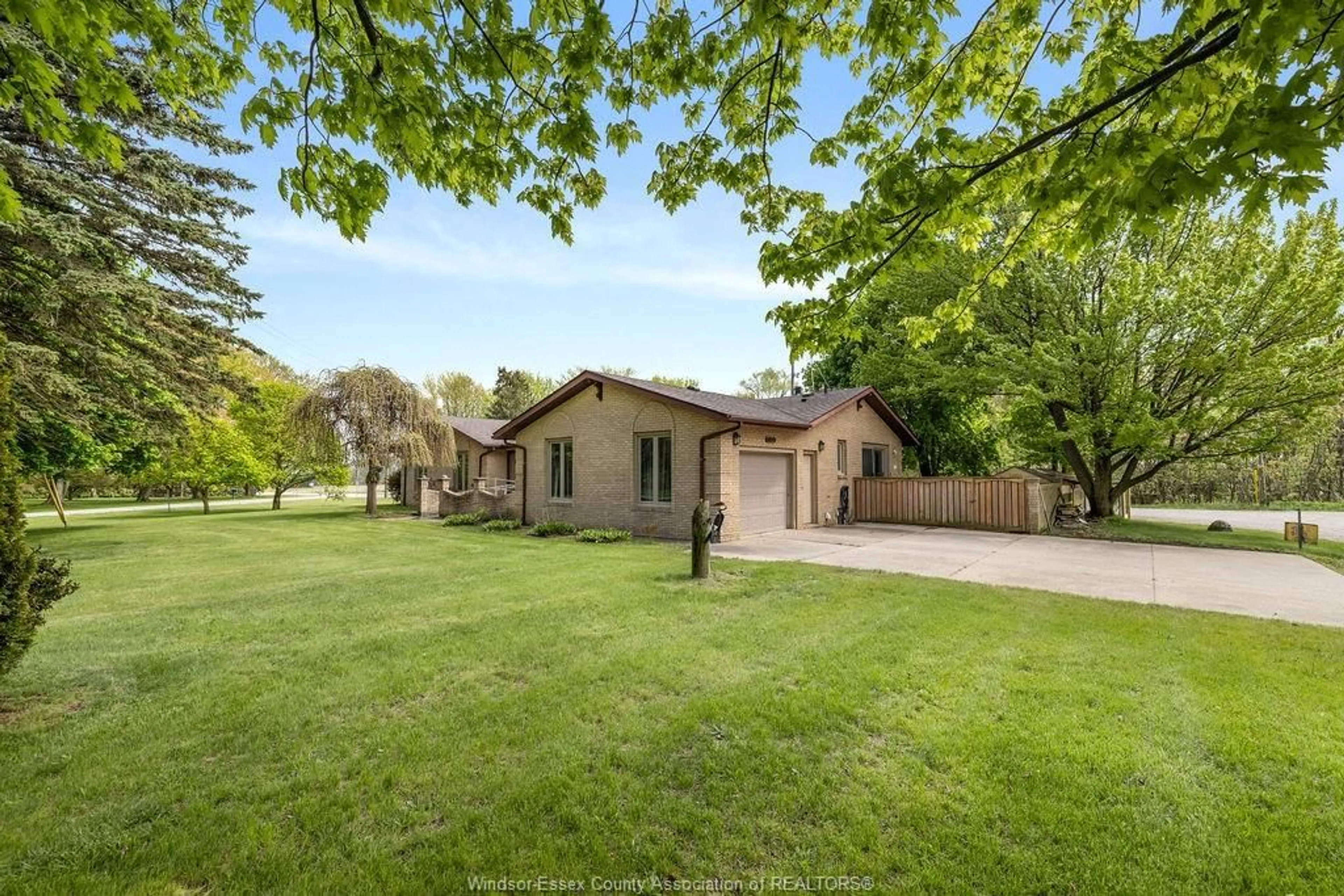 A pic from outside/outdoor area/front of a property/back of a property/a pic from drone, street for 1459 RIDGE Rd, Harrow Ontario N0R 1G0