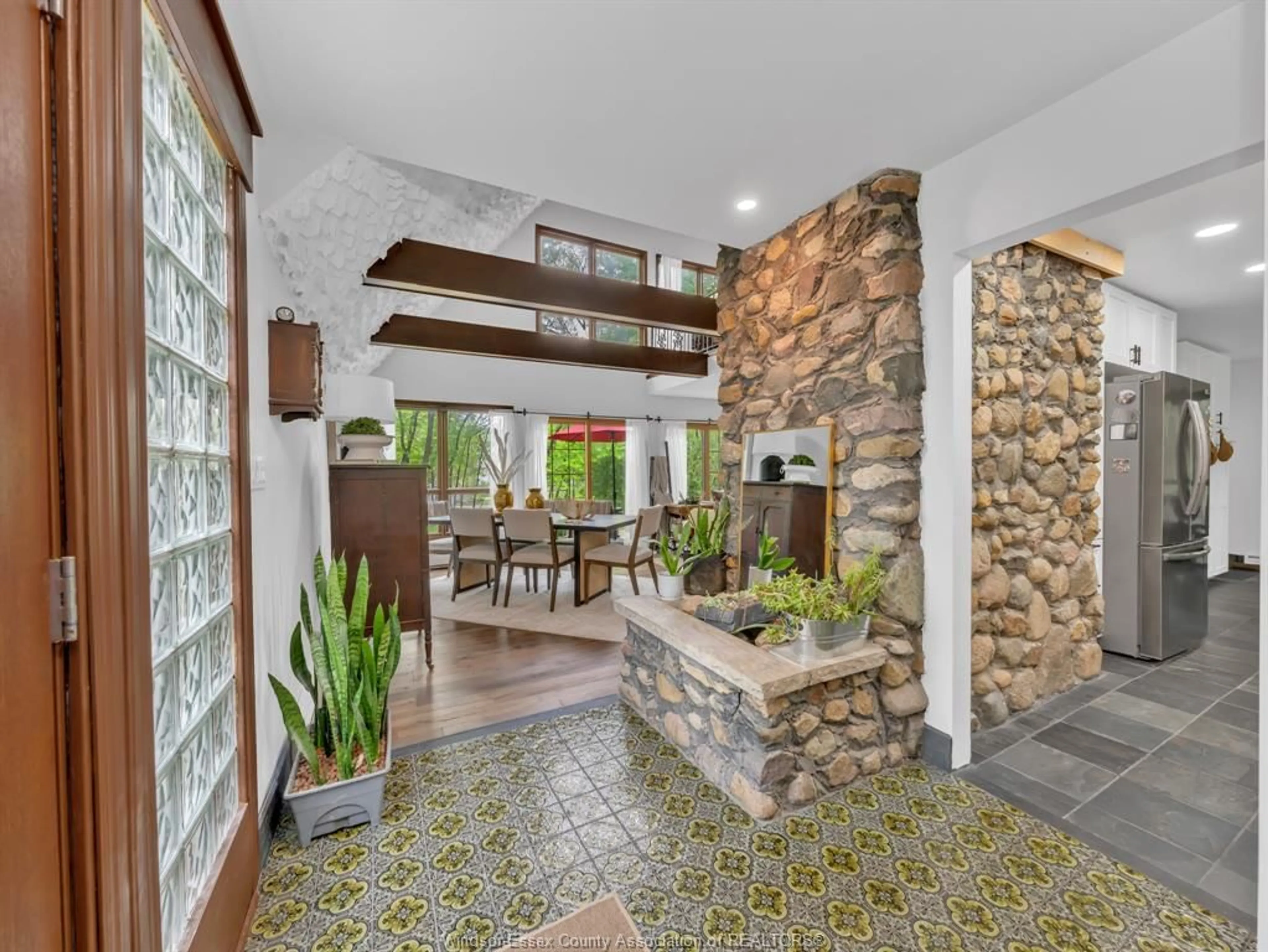 Indoor entryway for 8560 SNAKE LANE, LaSalle Ontario N9H 0L3