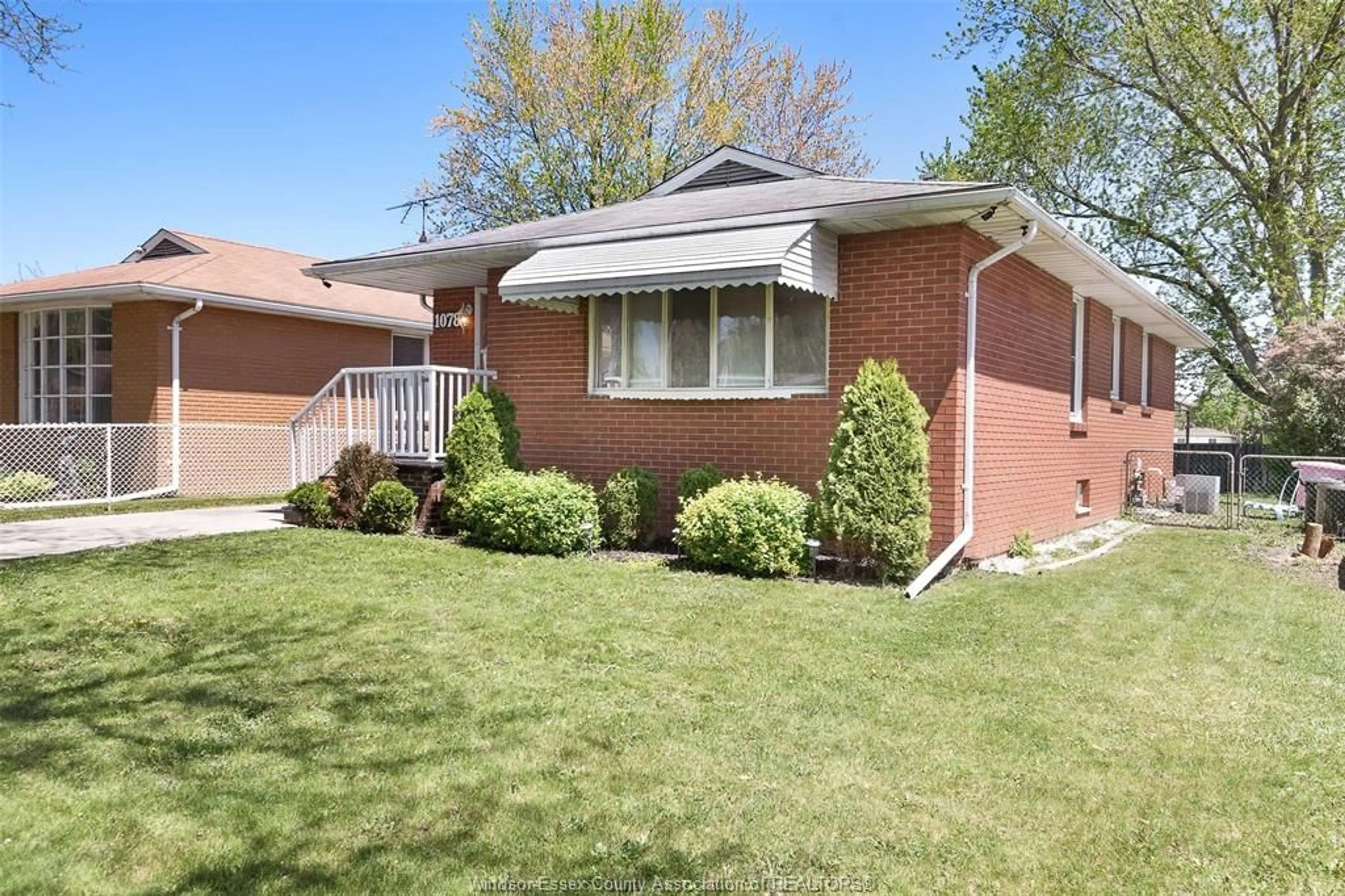 Home with brick exterior material, street for 1078 FORD, Windsor Ontario N8S 2G1