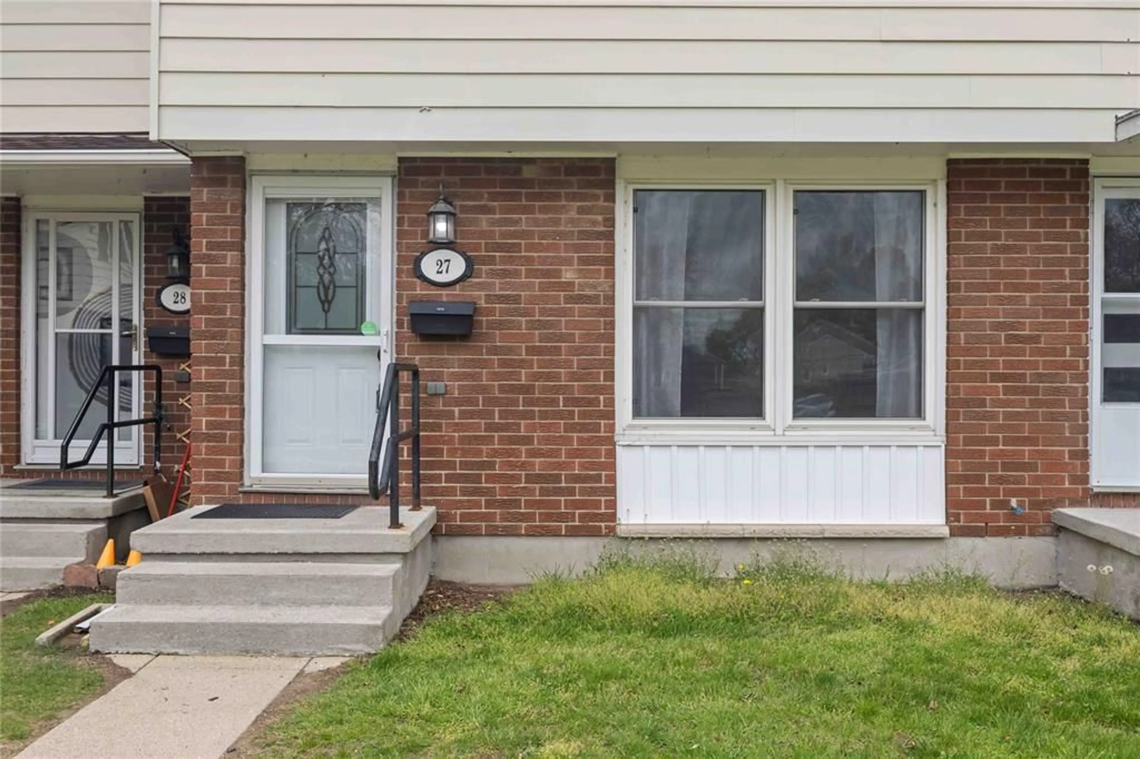 Unknown for 825 Exmouth St #27, Sarnia Ontario N7T 5R1