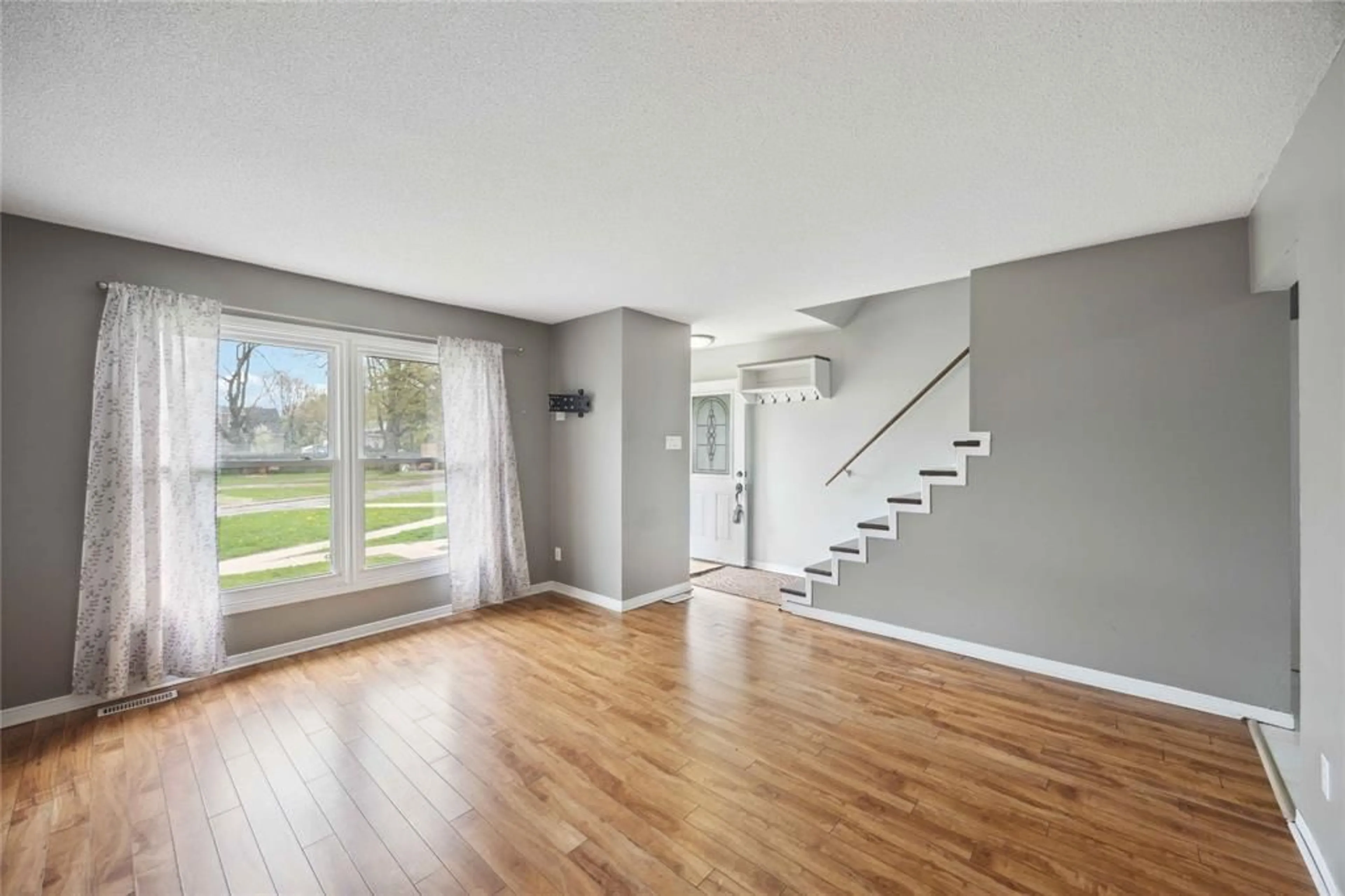 Unknown for 825 Exmouth St #27, Sarnia Ontario N7T 5R1