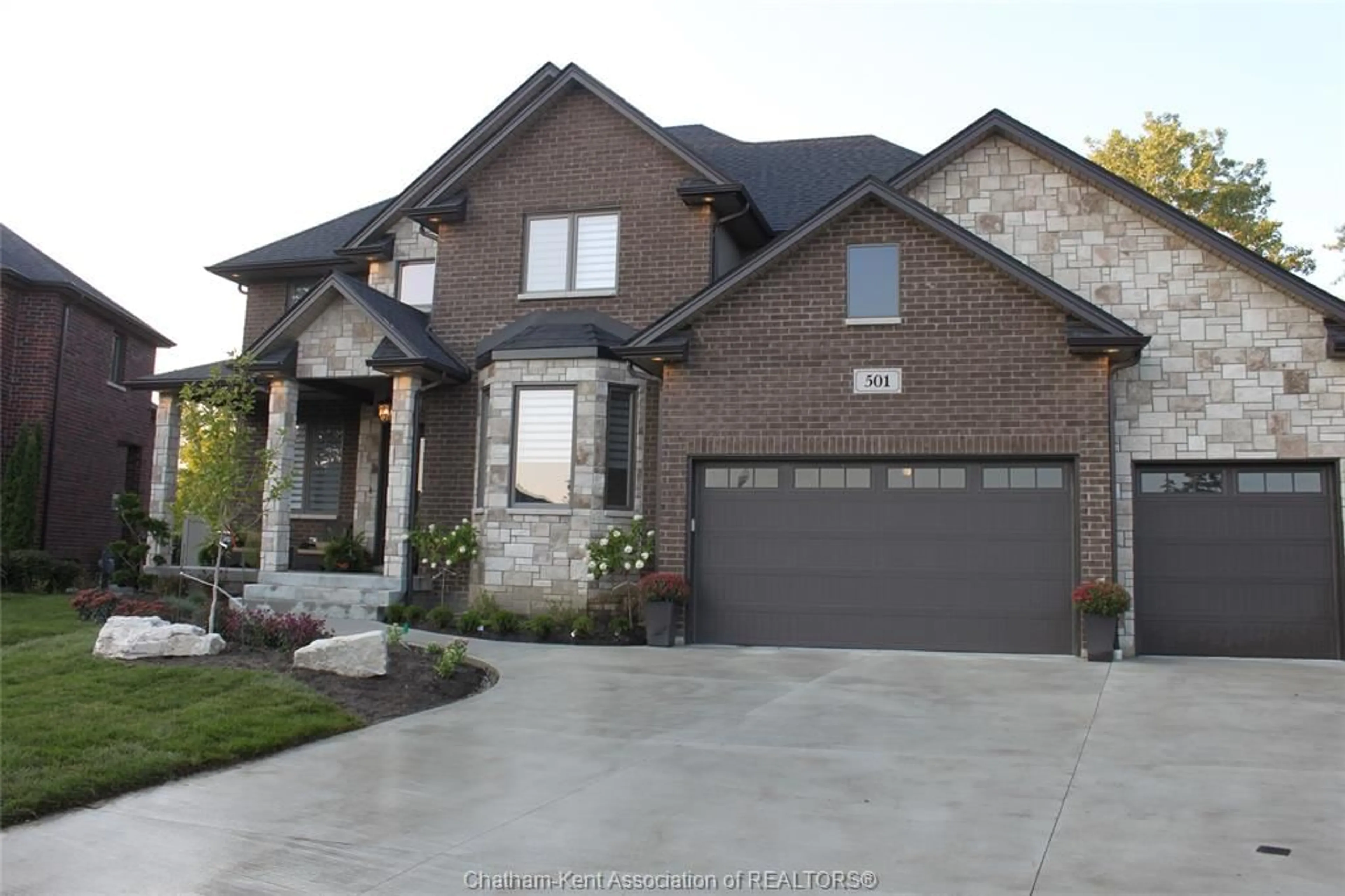 Home with brick exterior material, street for 40 BLOOMINGTON Way, Chatham Ontario N7L 0H2