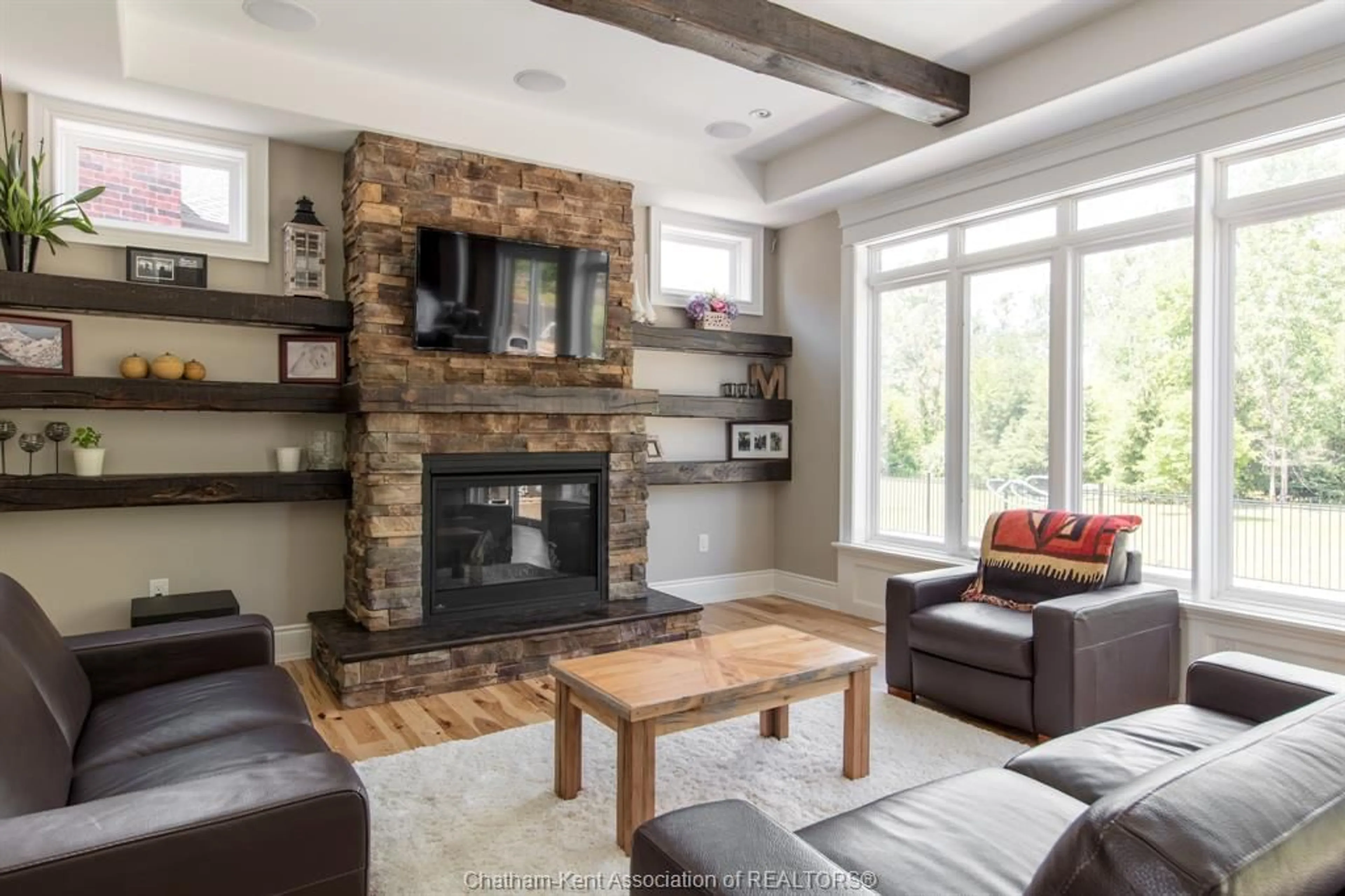 Living room with furniture, unknown for 40 BLOOMINGTON Way, Chatham Ontario N7L 0H2