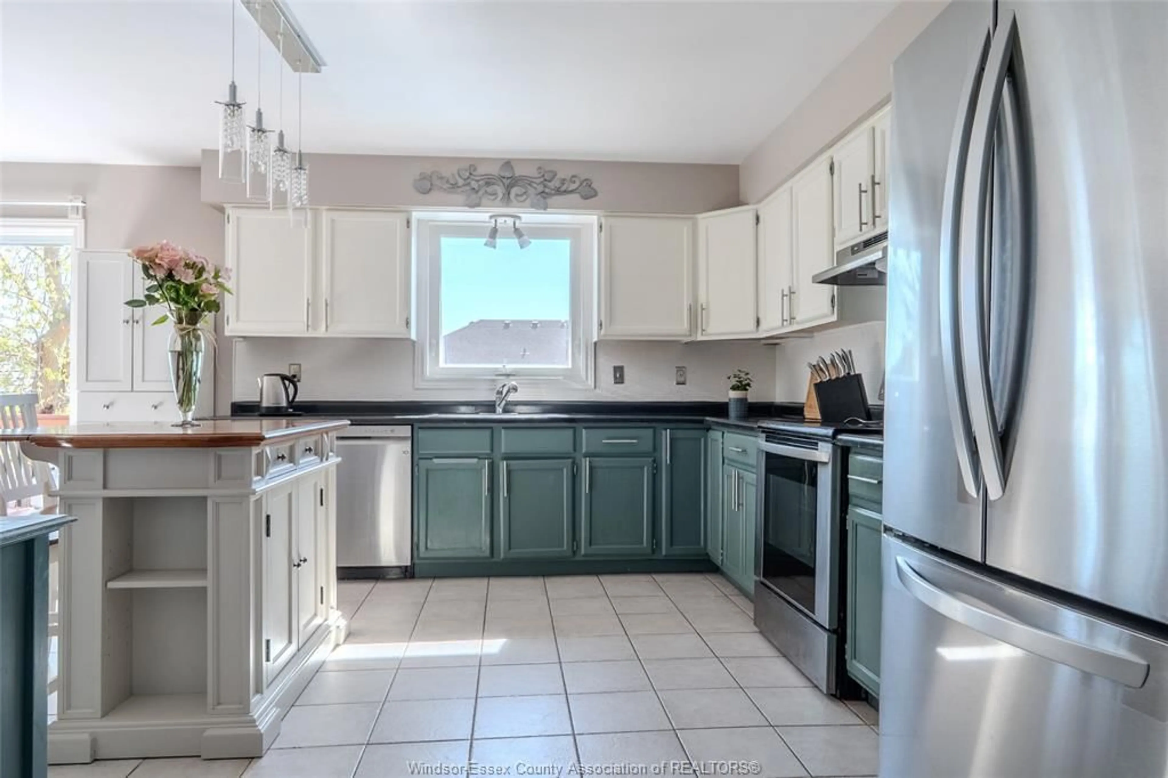 Open concept kitchen, ceramic/tile floor for 250 Redwood Cres, Lakeshore Ontario N9L 1E1