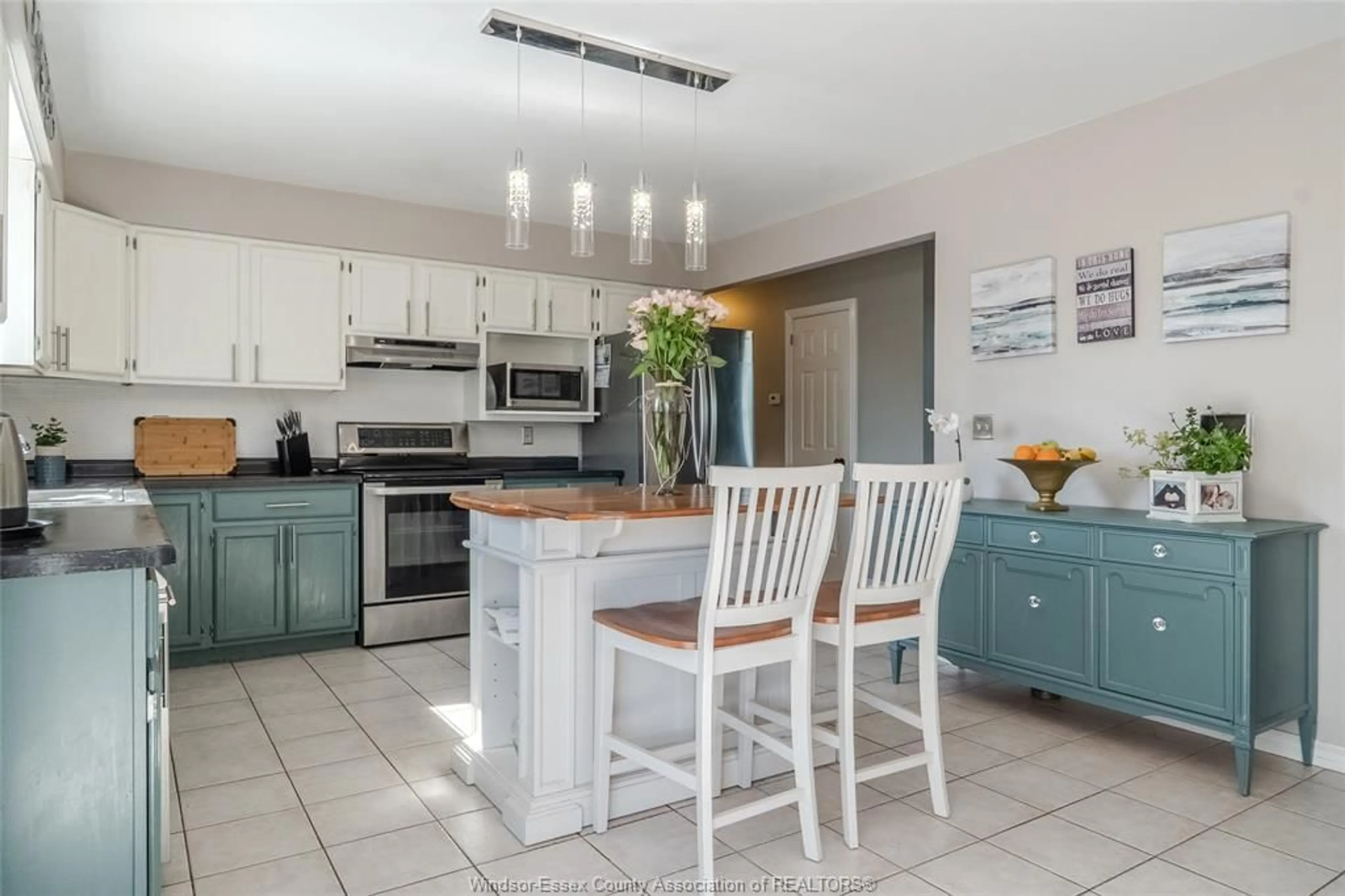 Open concept kitchen, ceramic/tile floor for 250 Redwood Cres, Lakeshore Ontario N9L 1E1