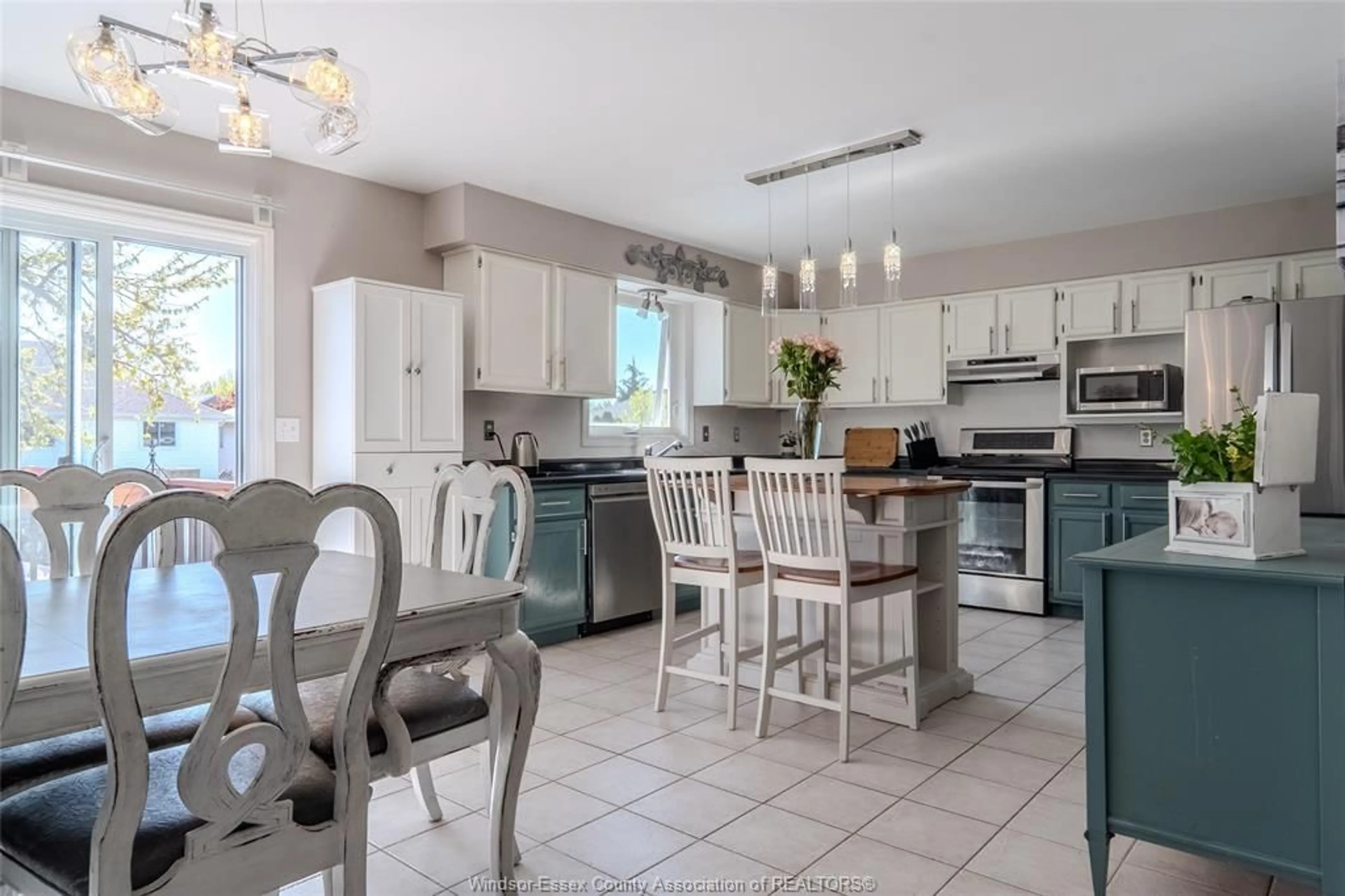 Open concept kitchen, ceramic/tile floor for 250 Redwood Cres, Lakeshore Ontario N9L 1E1