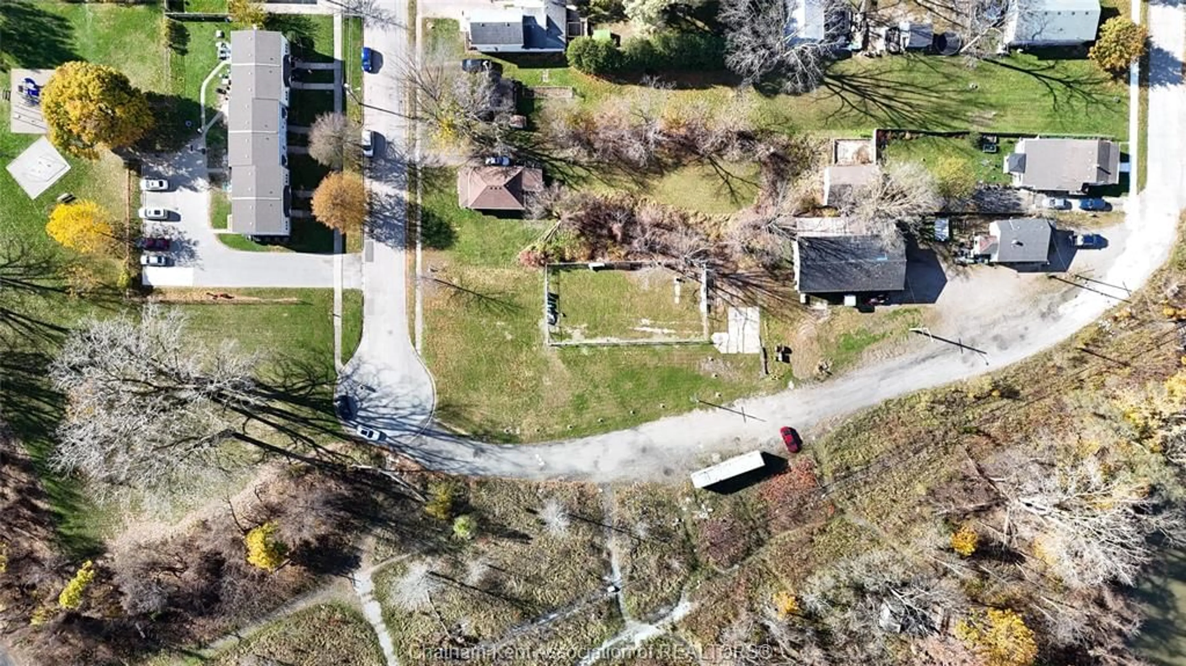 A pic from outside/outdoor area/front of a property/back of a property/a pic from drone, street for 285 Wellington St, Chatham Ontario N7M 3P6