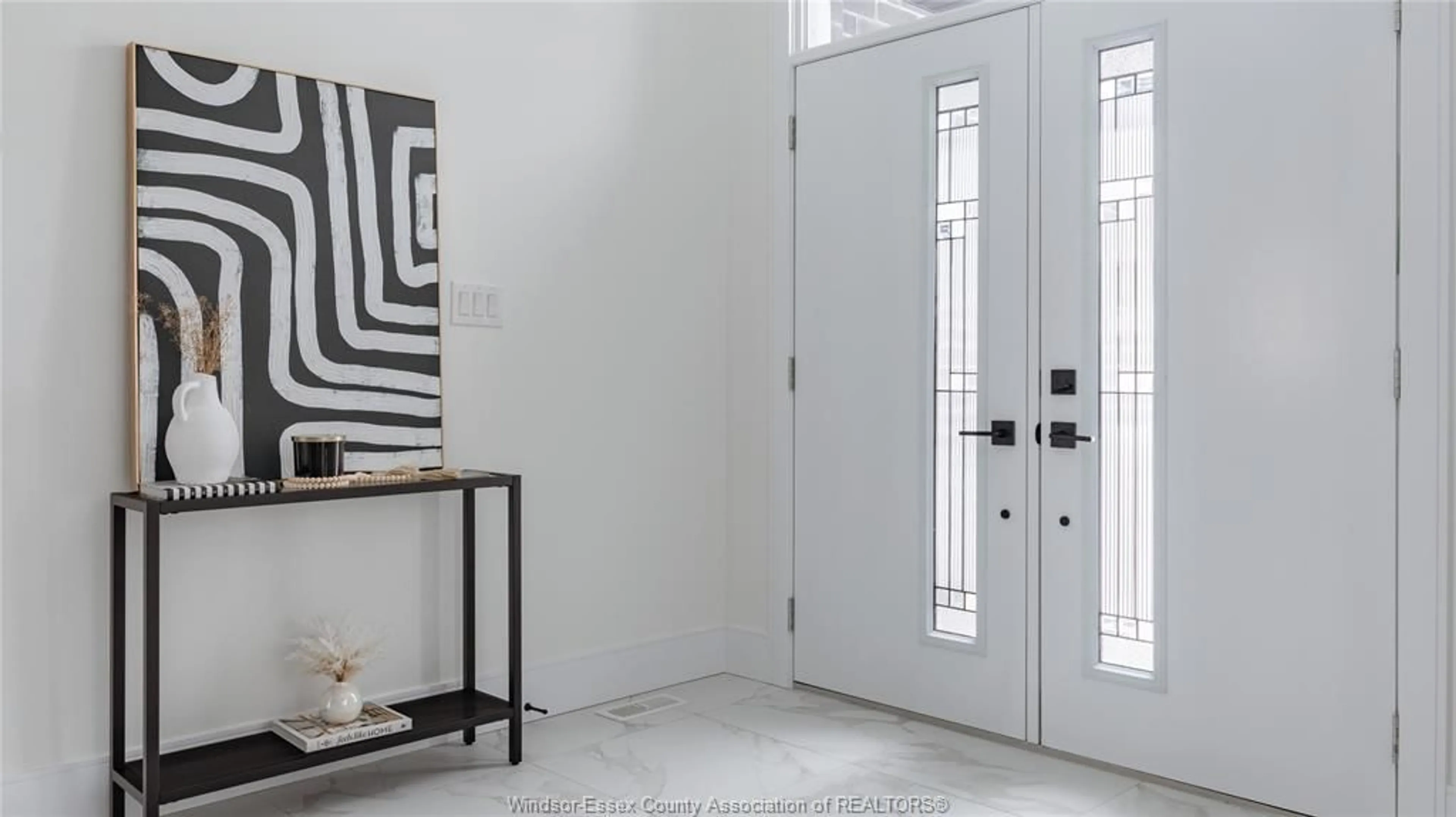 Indoor entryway for 2420 Roxborough, Windsor Ontario N9E 2Z8