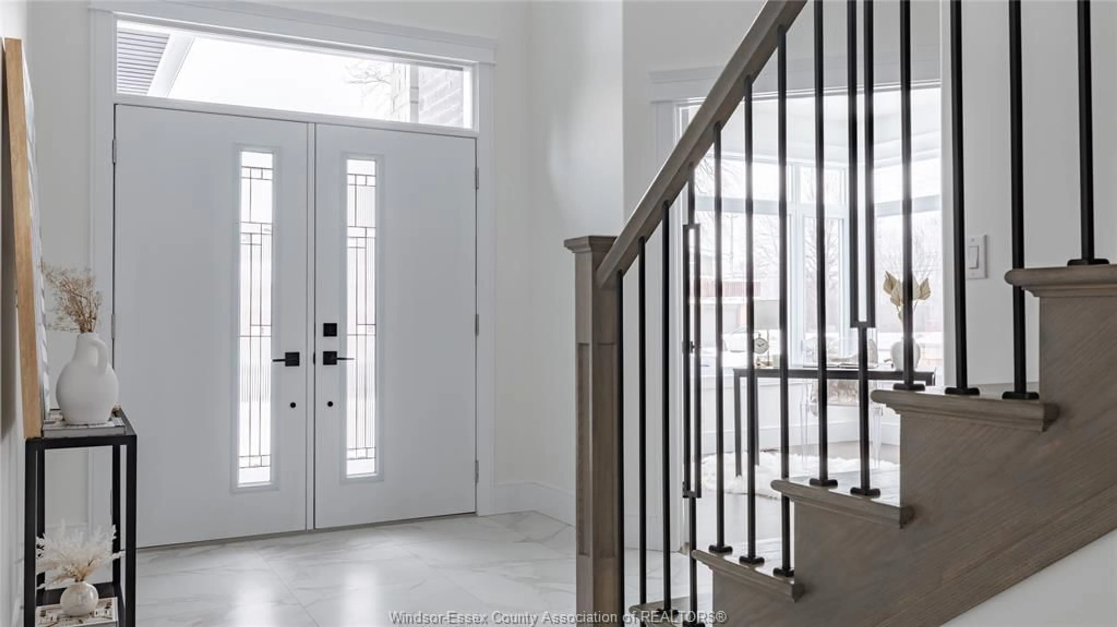 Indoor entryway for 2420 Roxborough, Windsor Ontario N9E 2Z8