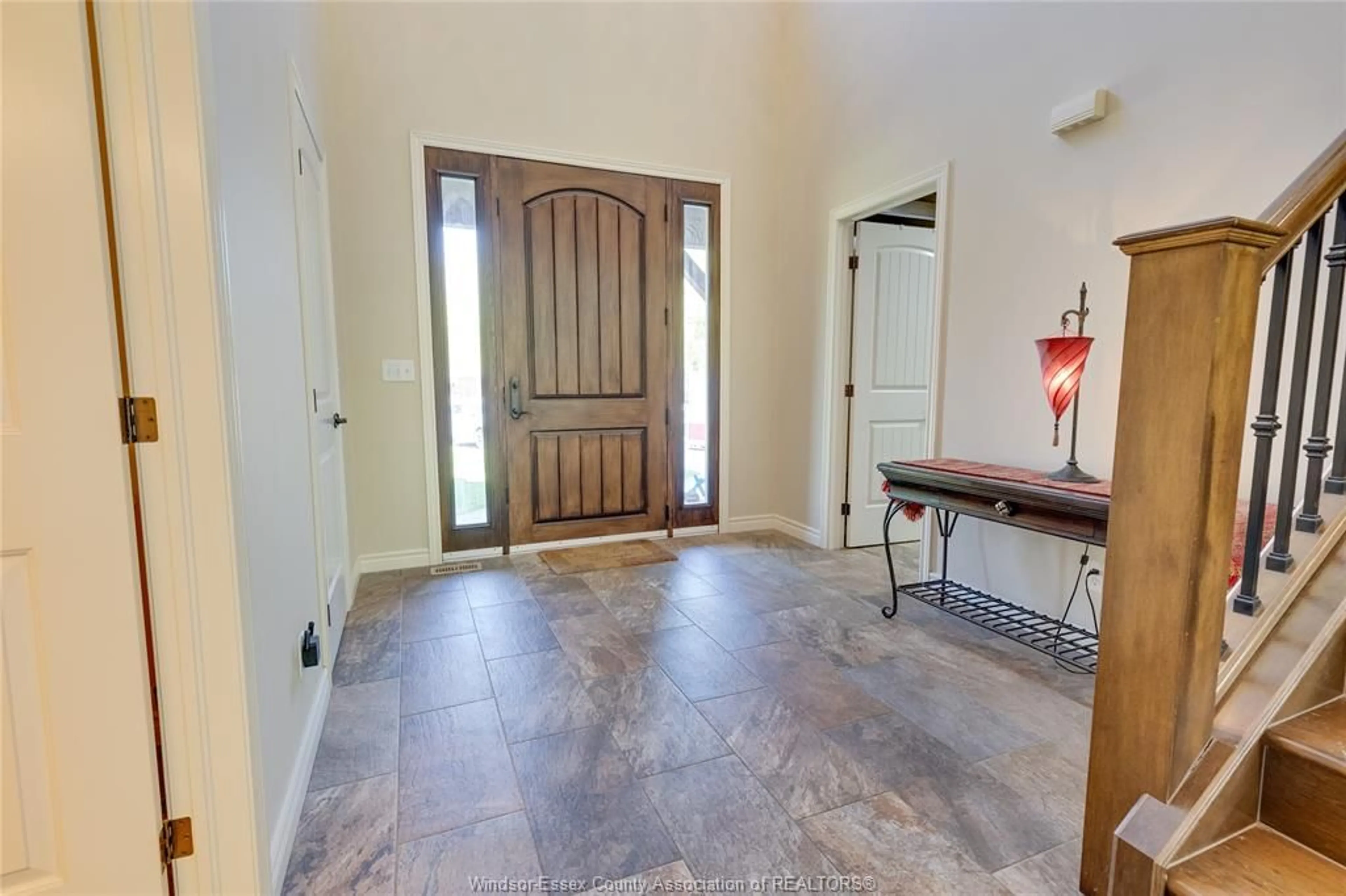 Indoor entryway for 7180 Matchette, LaSalle Ontario N9J 2S3