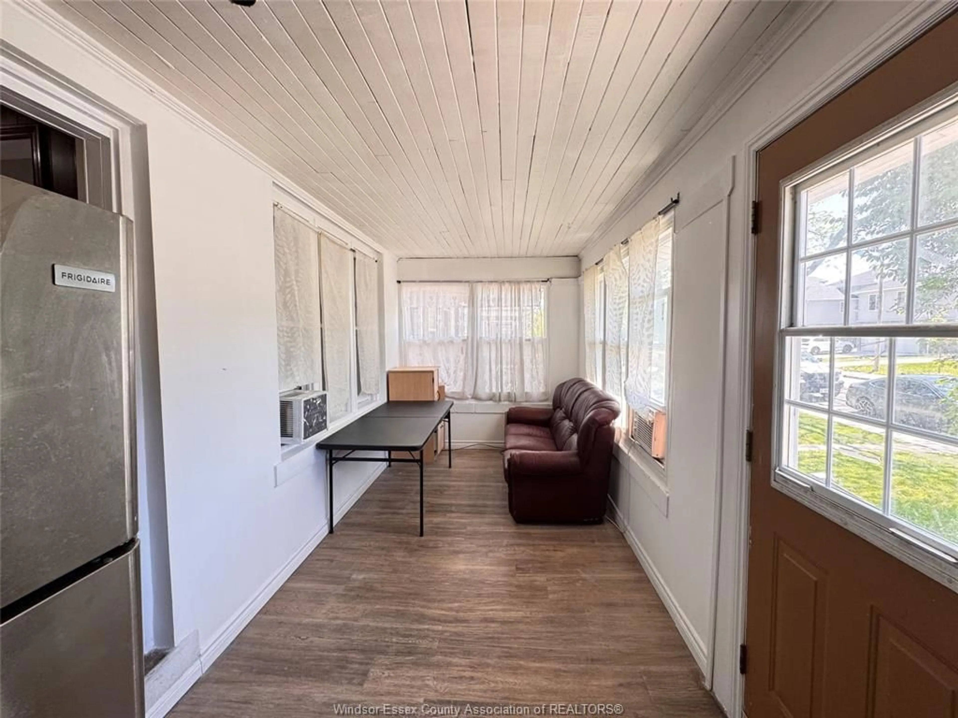 Indoor entryway for 490 Campbell Ave, Windsor Ontario N9B 2H4