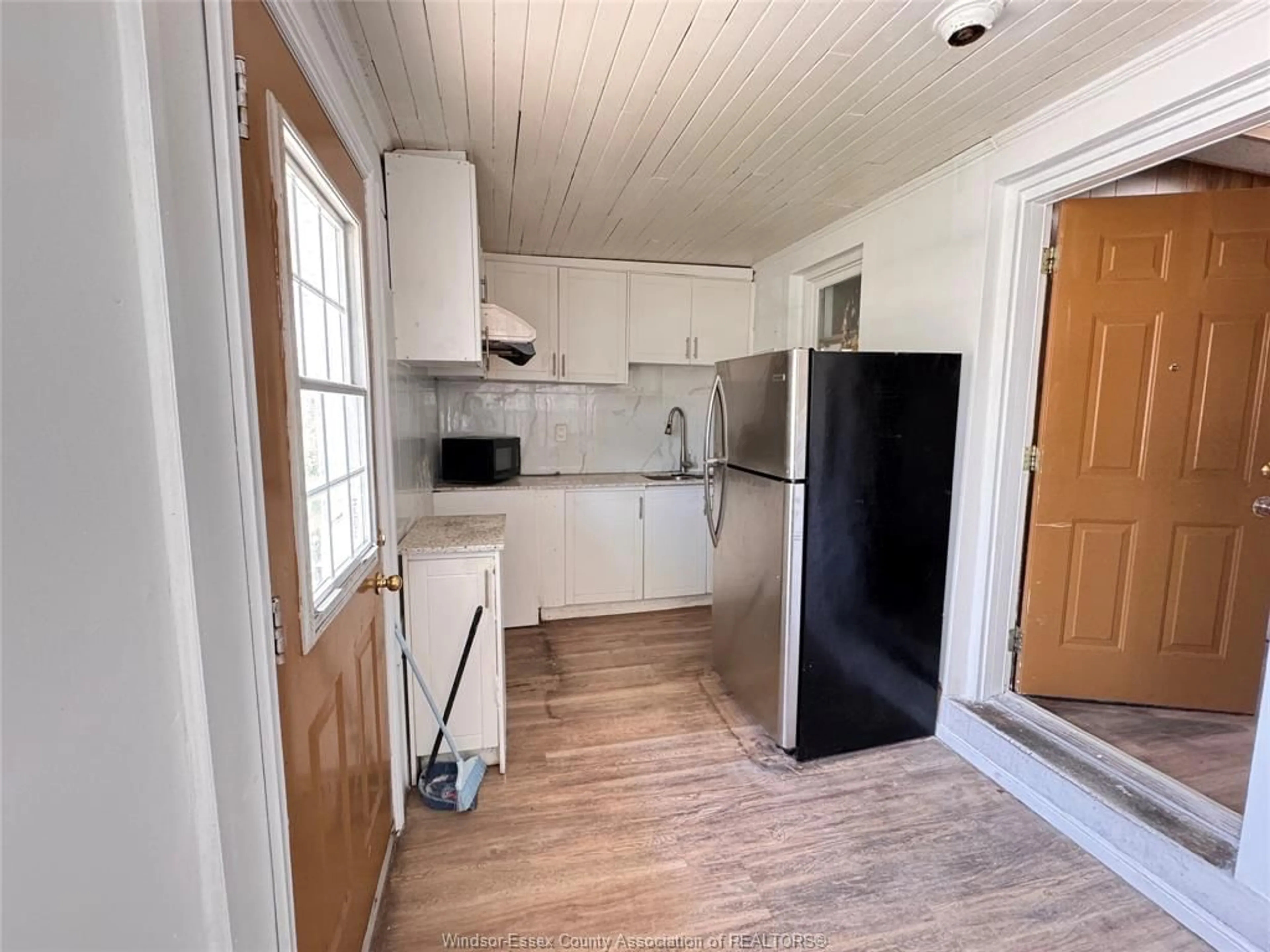 Standard kitchen, unknown for 490 Campbell Ave, Windsor Ontario N9B 2H4