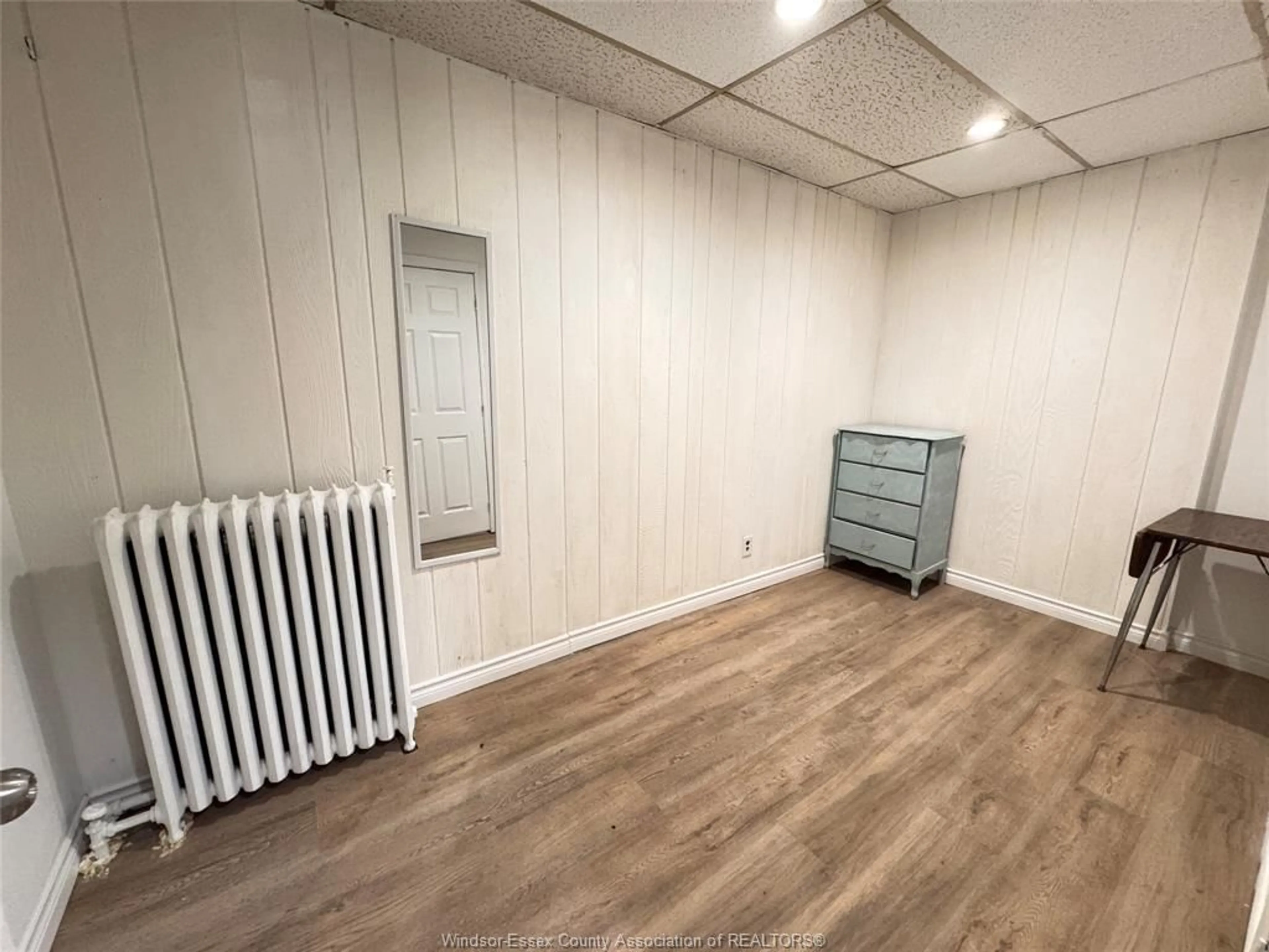 A pic of a room for 490 Campbell Ave, Windsor Ontario N9B 2H4