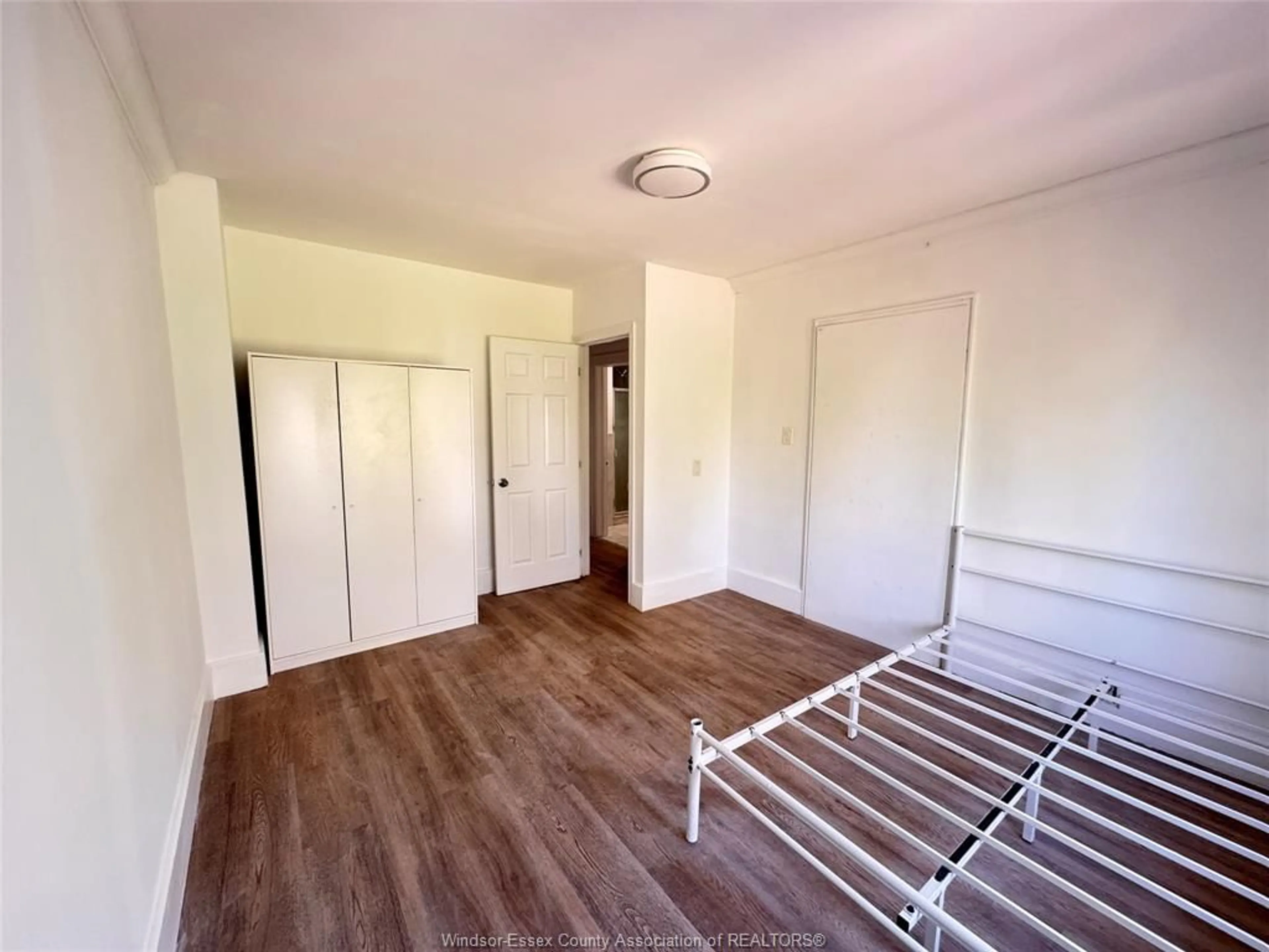 A pic of a room for 490 Campbell Ave, Windsor Ontario N9B 2H4