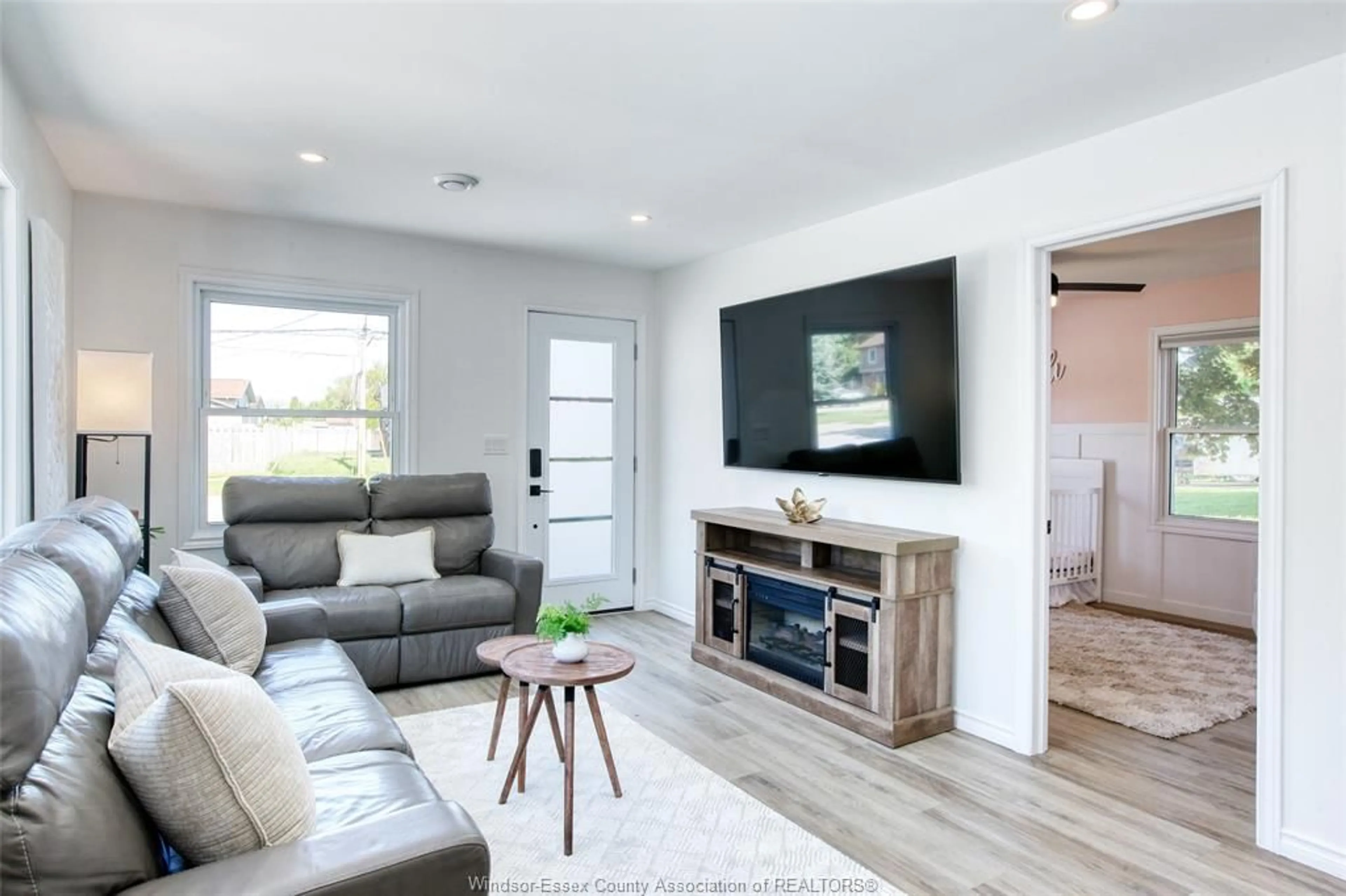 Living room with furniture, unknown for 792 MICHIGAN, LaSalle Ontario N9J 2E6