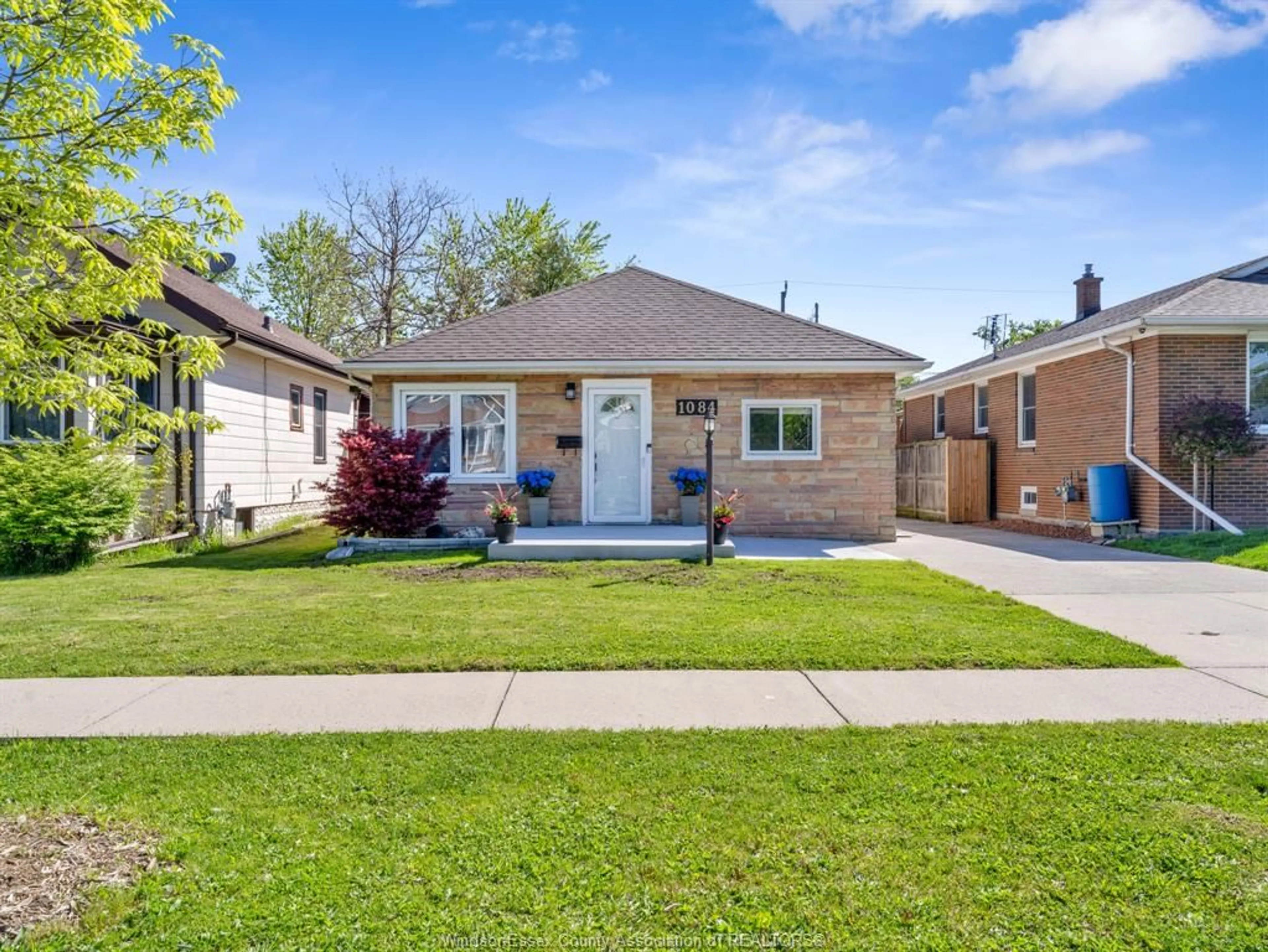 Home with brick exterior material, street for 1084 ESDRAS Pl, Windsor Ontario N8S 2N2