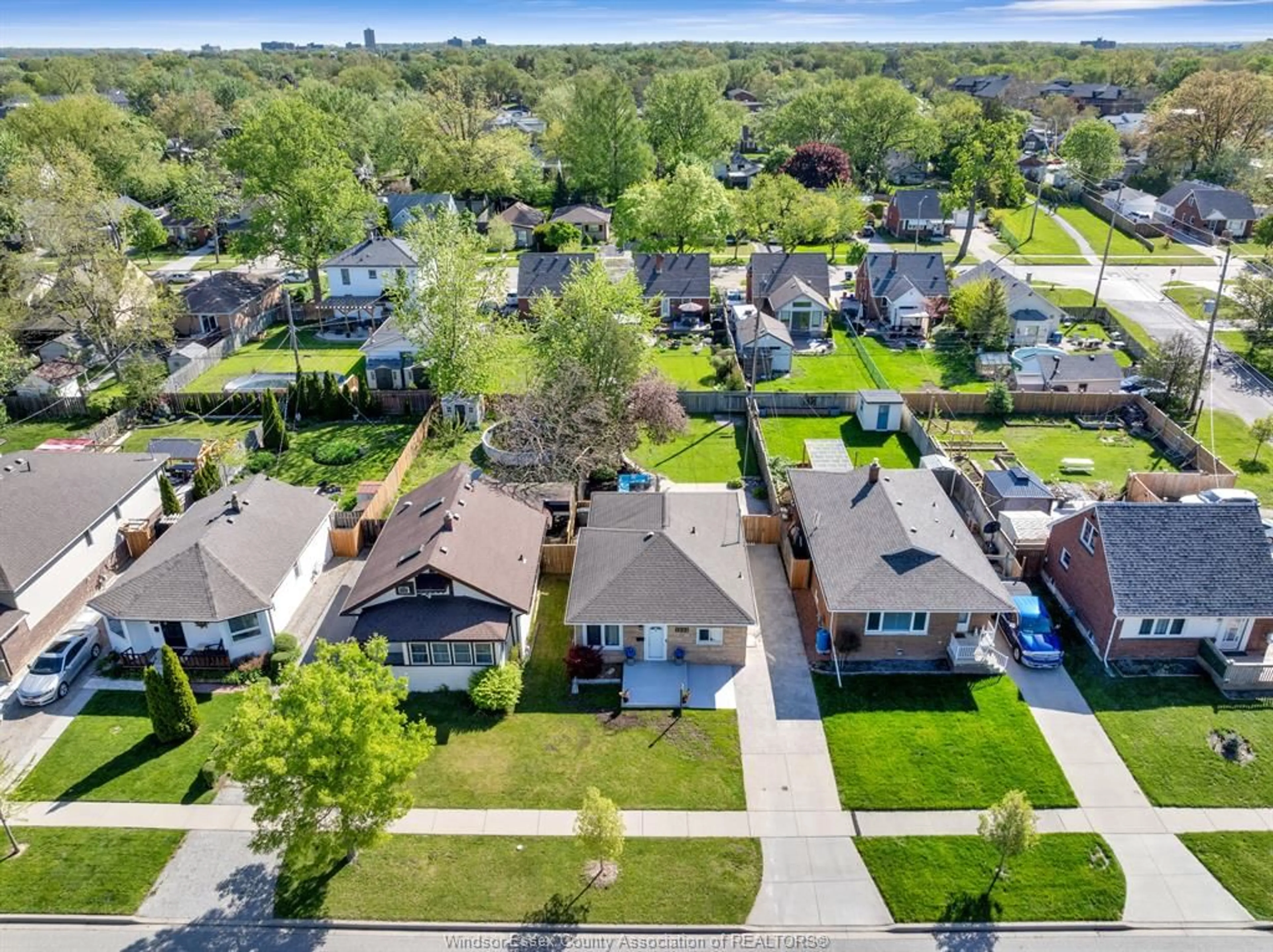 A pic from outside/outdoor area/front of a property/back of a property/a pic from drone, street for 1084 ESDRAS Pl, Windsor Ontario N8S 2N2