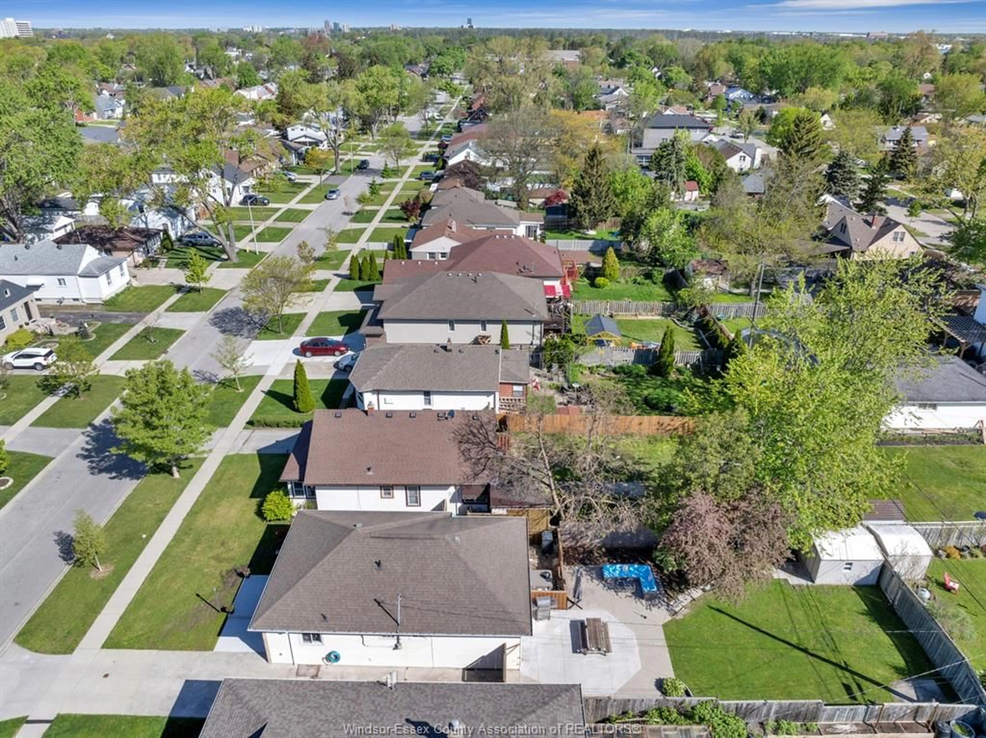 A pic from outside/outdoor area/front of a property/back of a property/a pic from drone, street for 1084 ESDRAS Pl, Windsor Ontario N8S 2N2