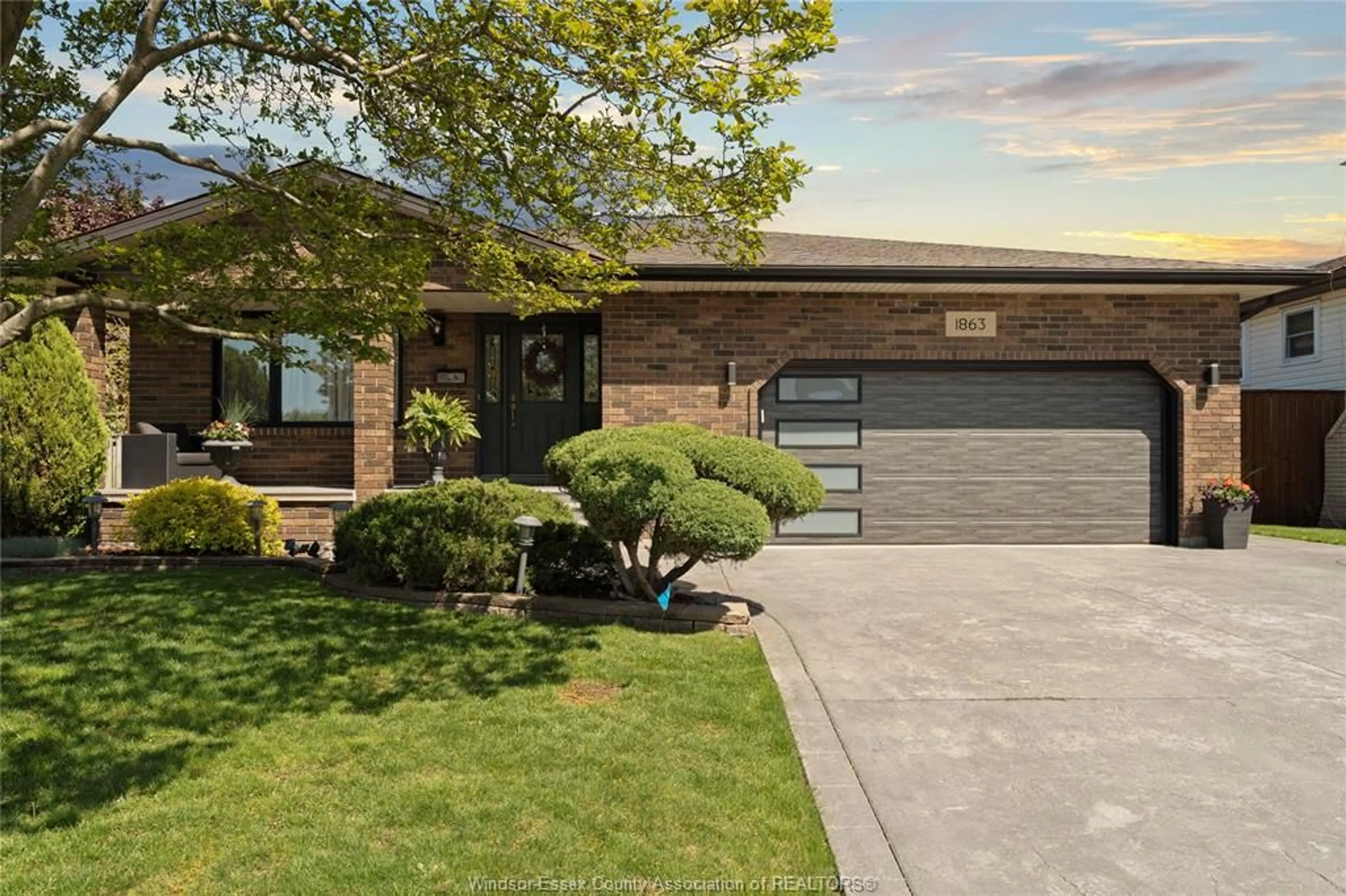 Home with brick exterior material, street for 1863 HEATHERSTONE ..., LaSalle Ontario N9H 2G1