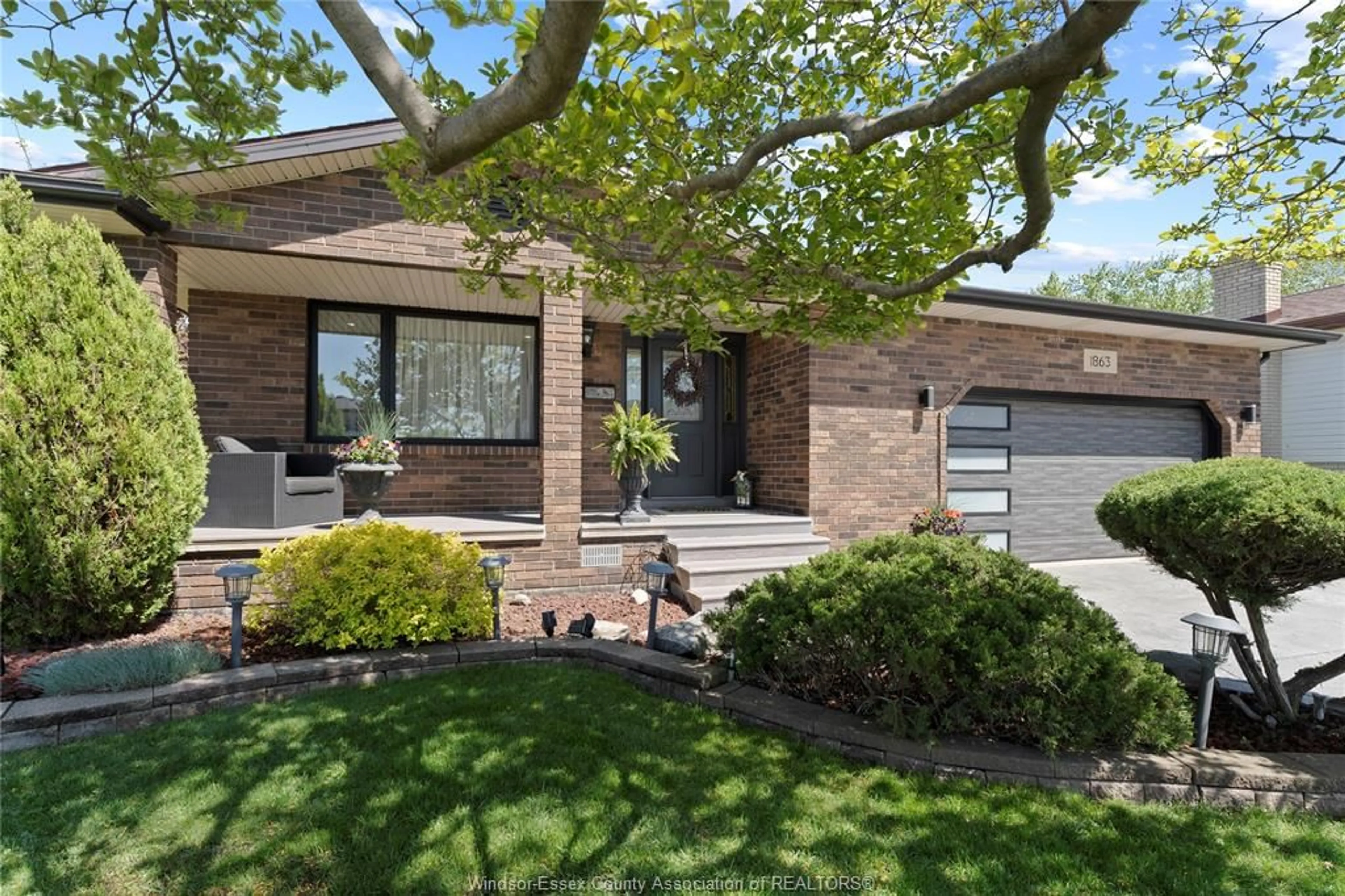 Home with brick exterior material, street for 1863 HEATHERSTONE ..., LaSalle Ontario N9H 2G1