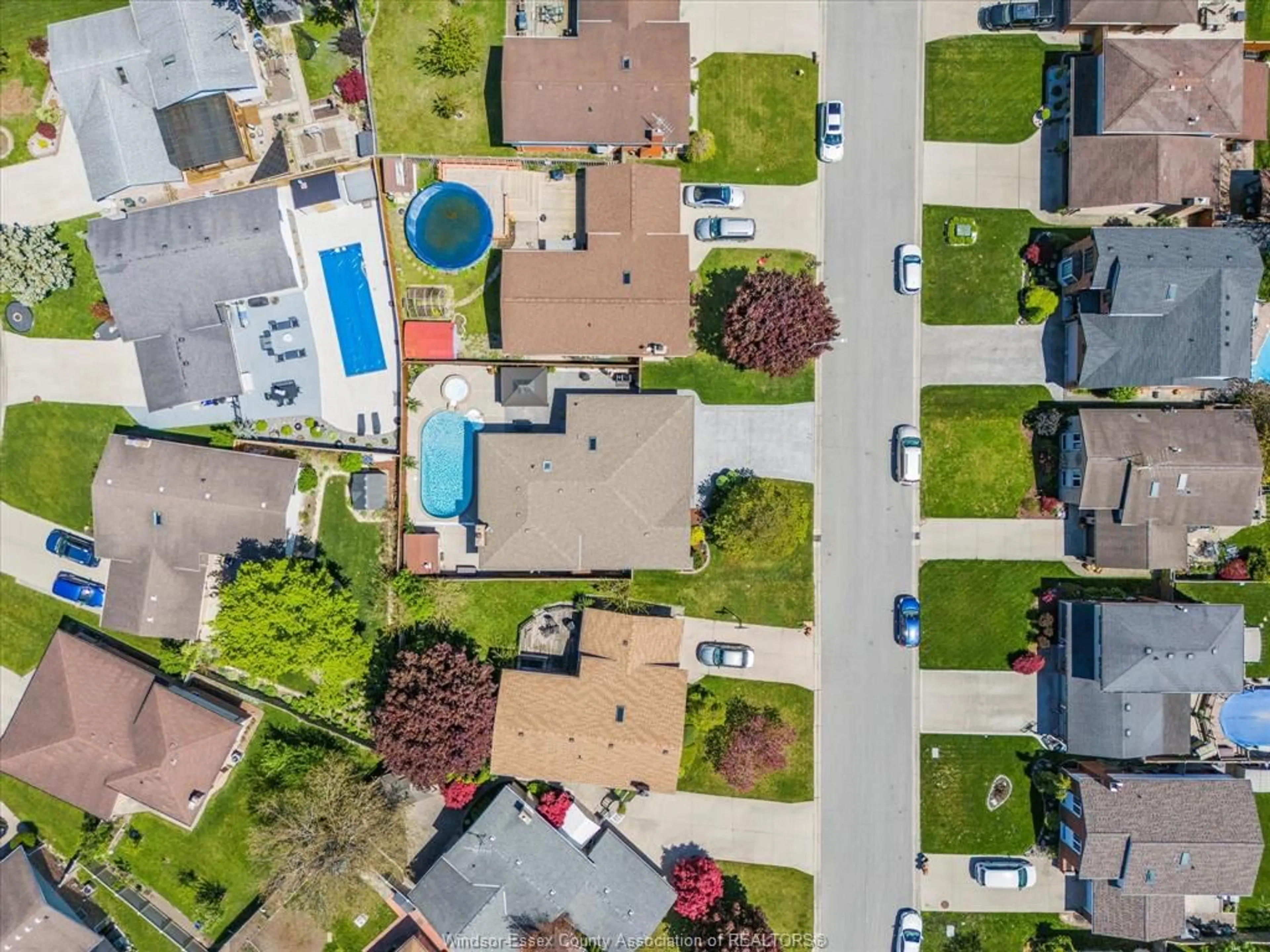 A pic from outside/outdoor area/front of a property/back of a property/a pic from drone, street for 1863 HEATHERSTONE ..., LaSalle Ontario N9H 2G1