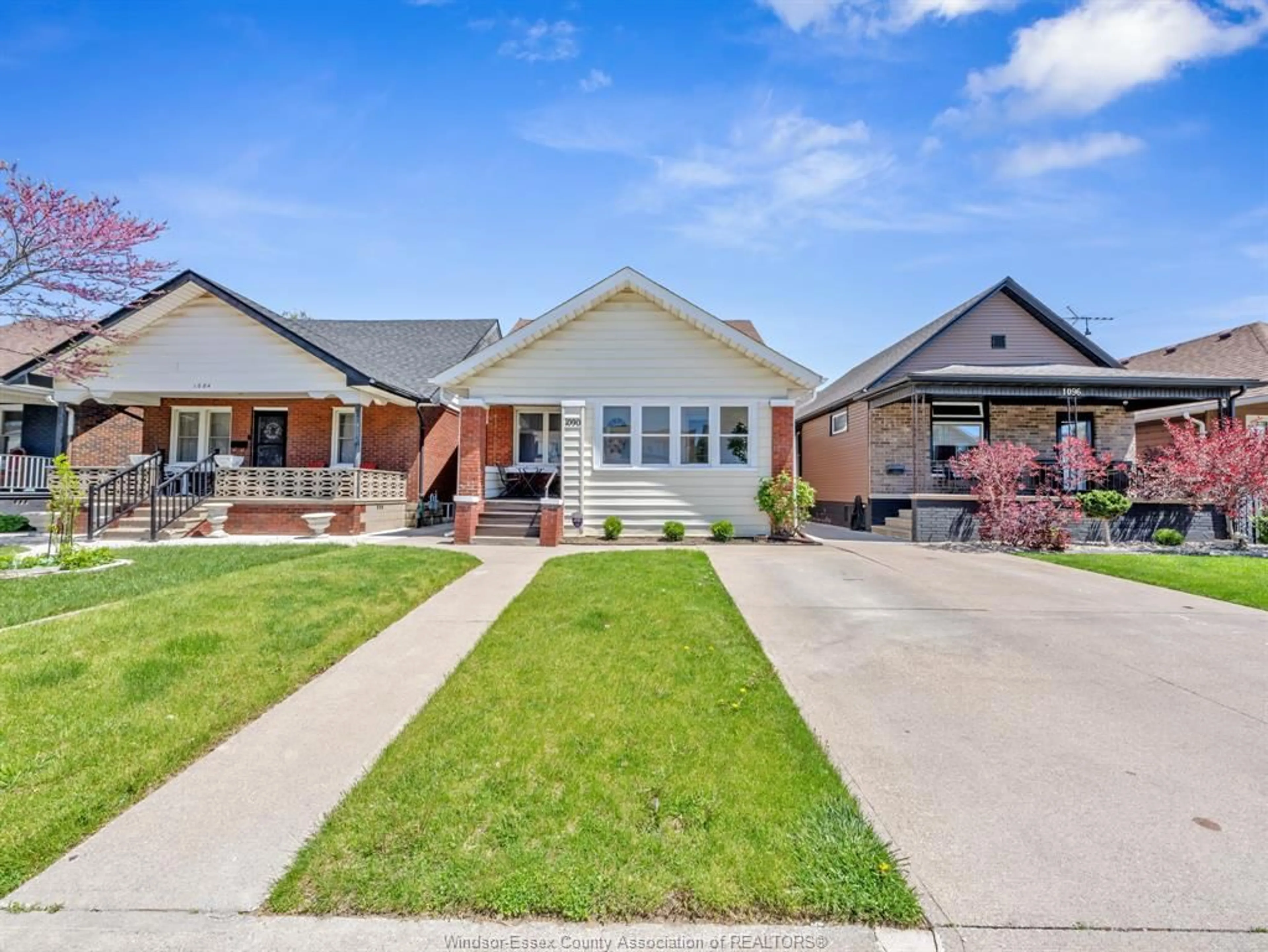 Home with brick exterior material, street for 1090 MARENTETTE Ave, Windsor Ontario N9A 2A5