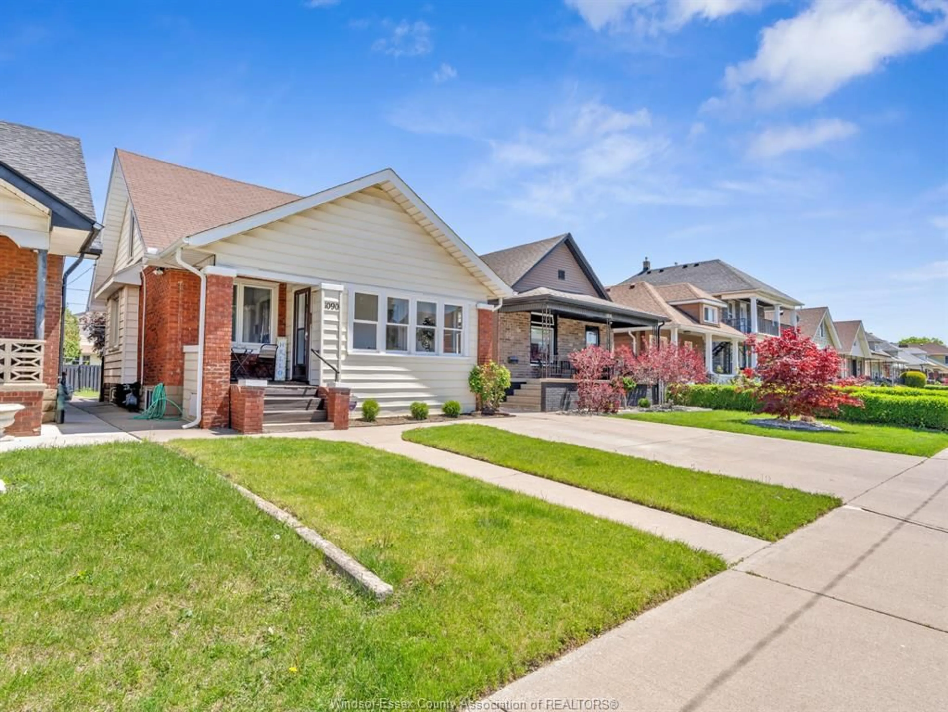 Home with brick exterior material, street for 1090 MARENTETTE Ave, Windsor Ontario N9A 2A5